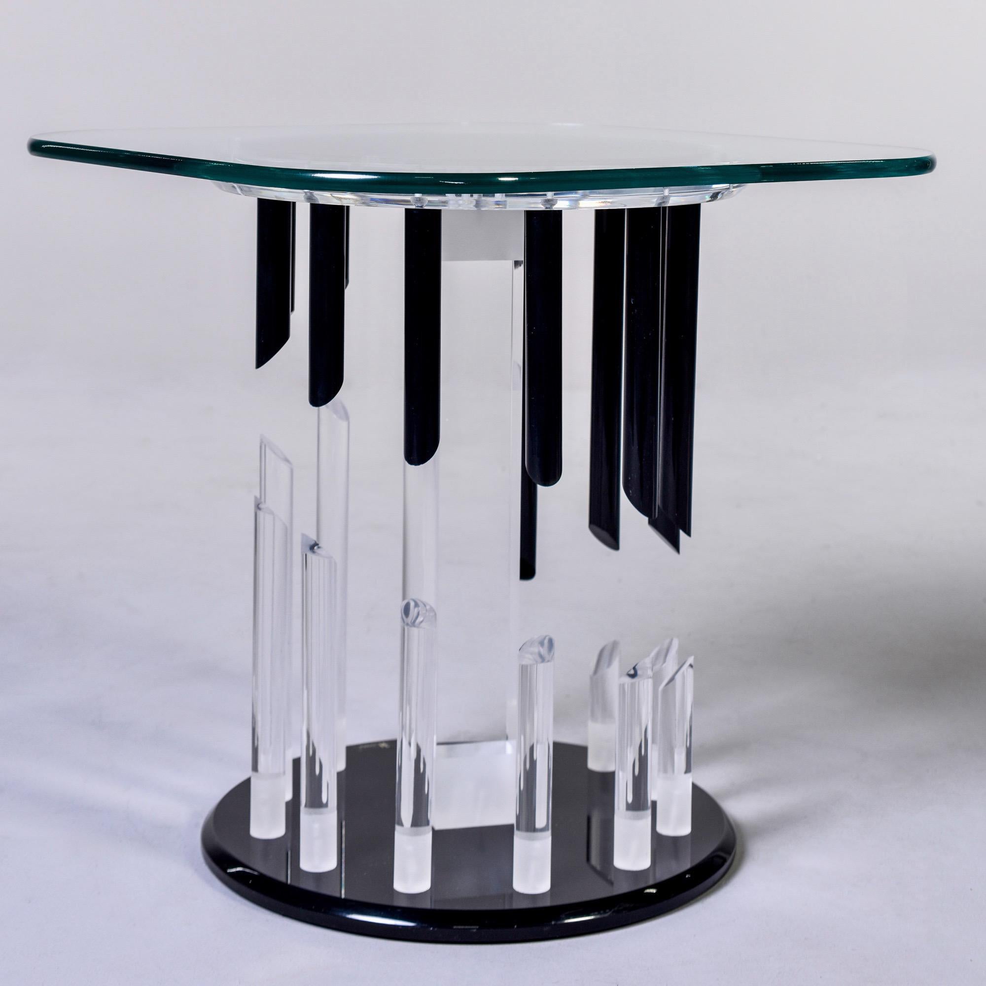 Mid-Century Modern Table d'appoint Haziza en lucite transparente et noire du milieu du siècle dernier en vente