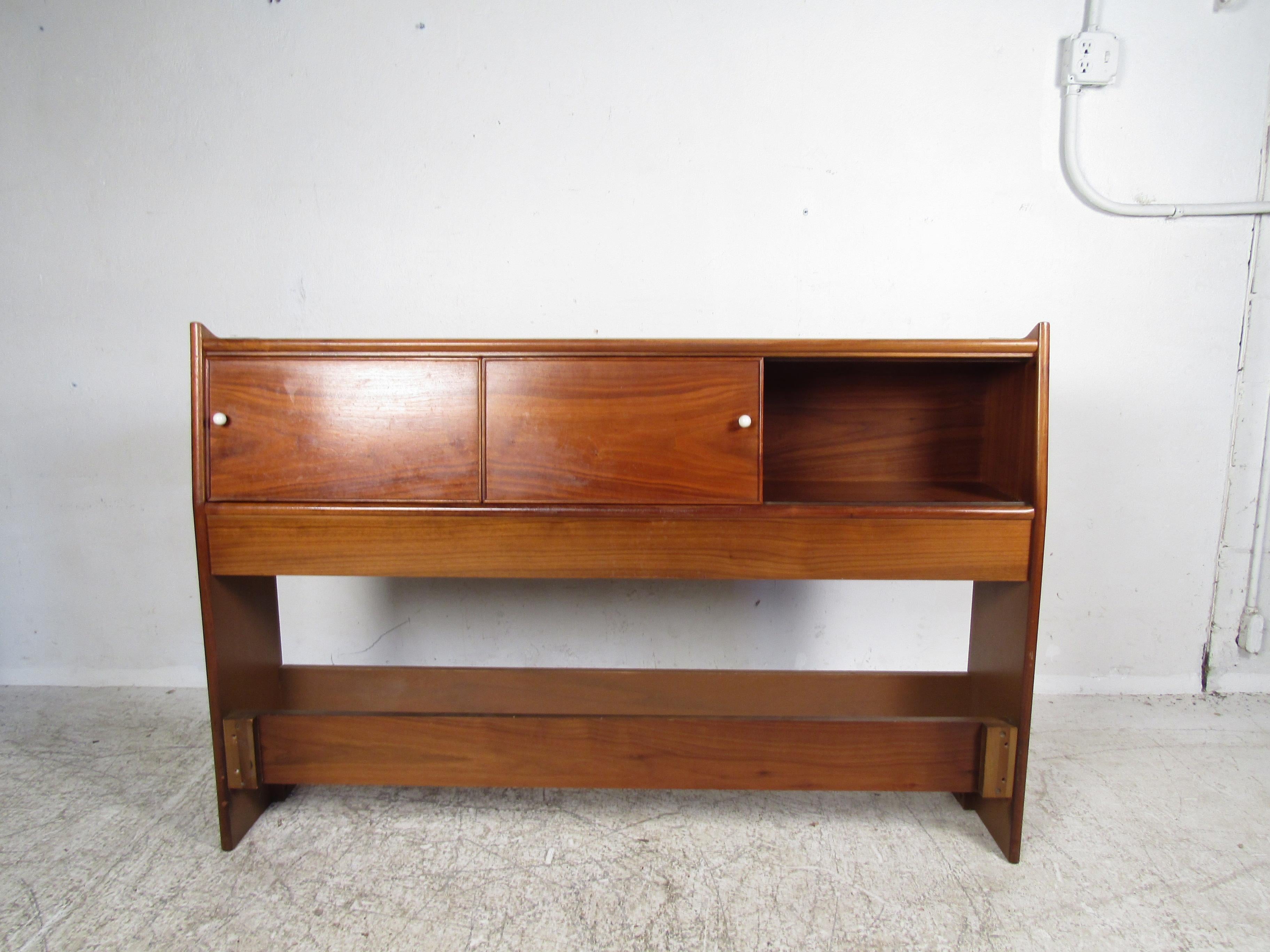 Mid-Century moderno Testiera Midcentury con contenitore di Drexel in vendita