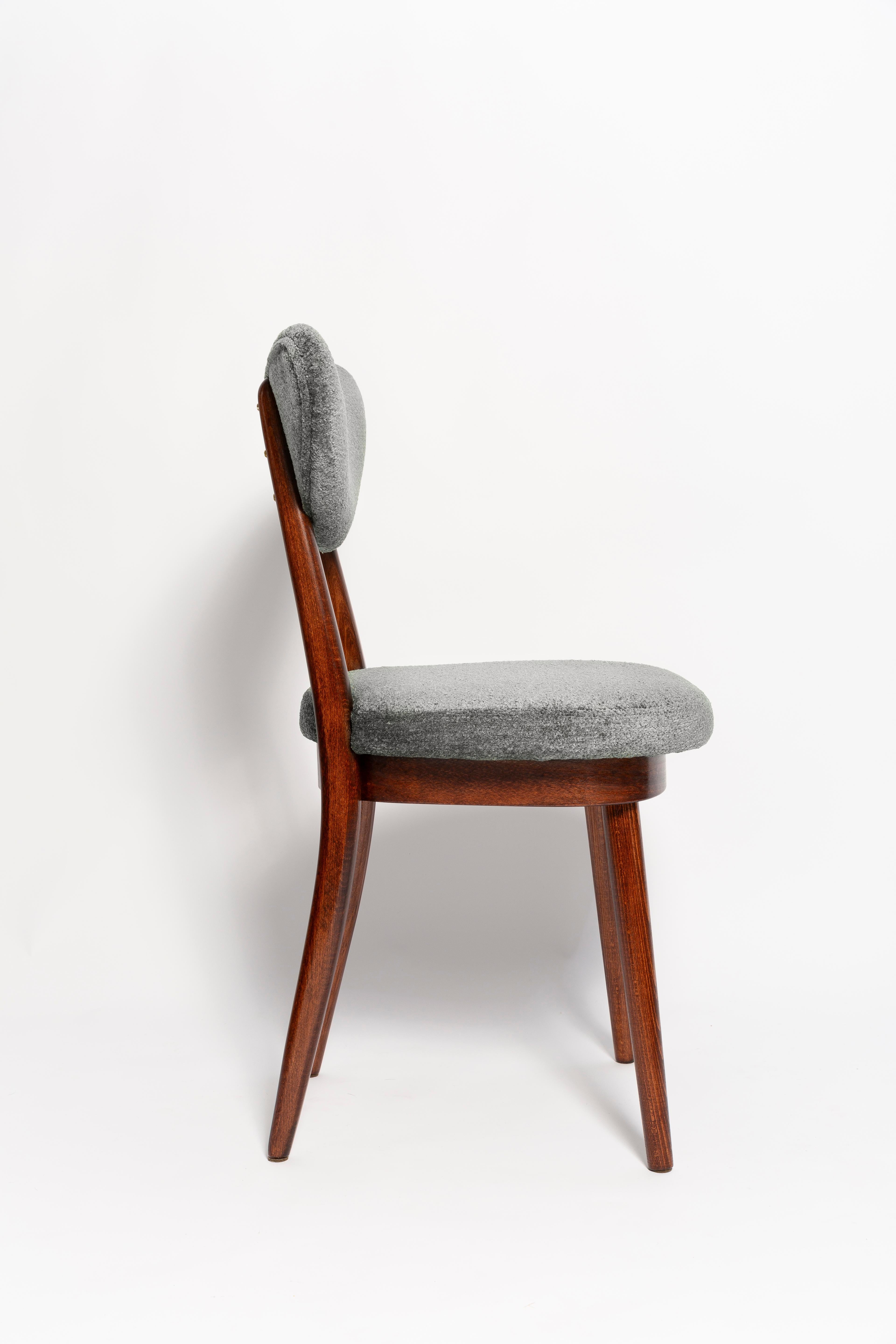 Fait main Chaise et tabouret du milieu du siècle dernier, velours gris, bois foncé, Europe, années 1960 en vente