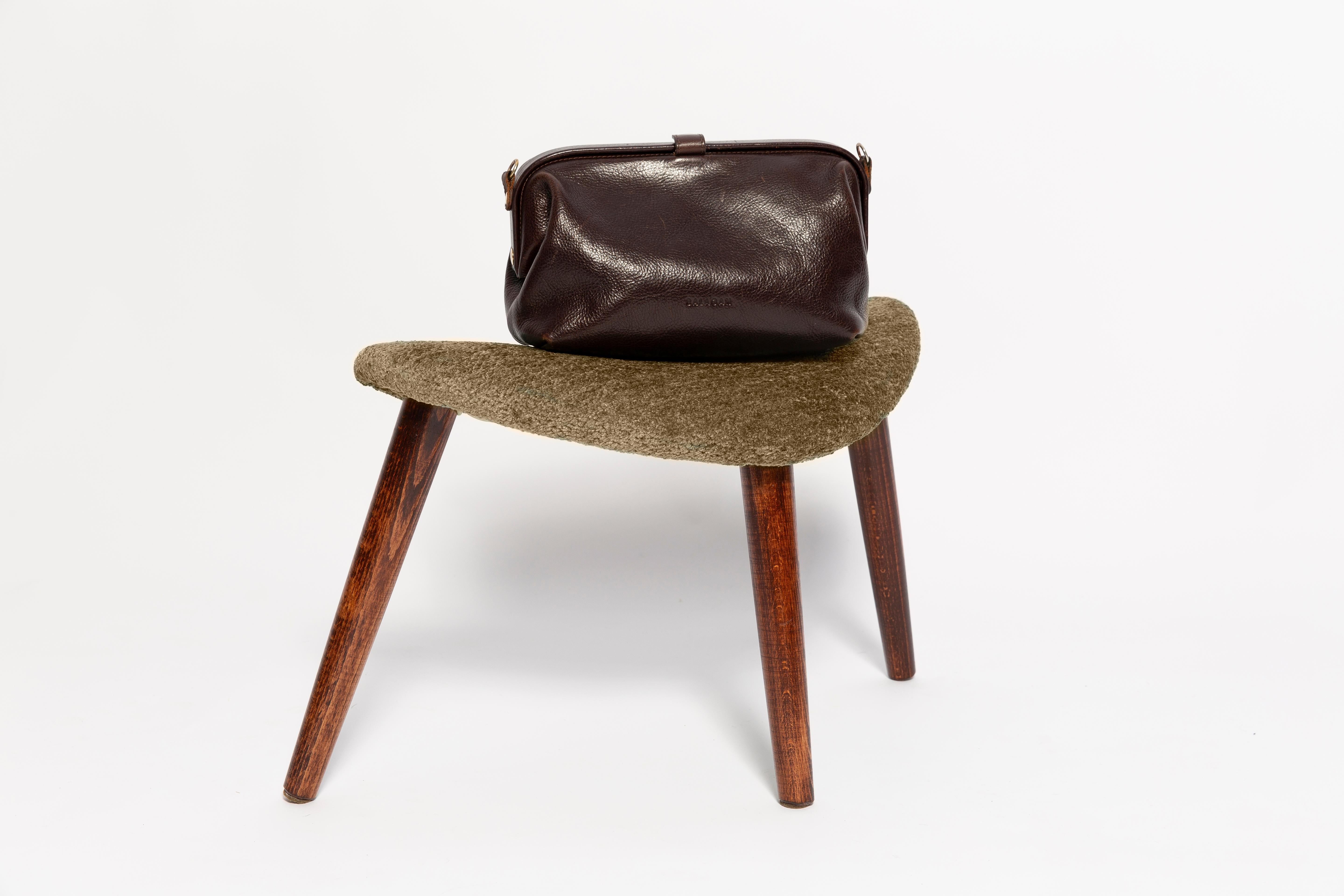 Mid Century Heart Chair and Stool, Green Olive Velvet, Dark Wood, Europe 1960s For Sale 4