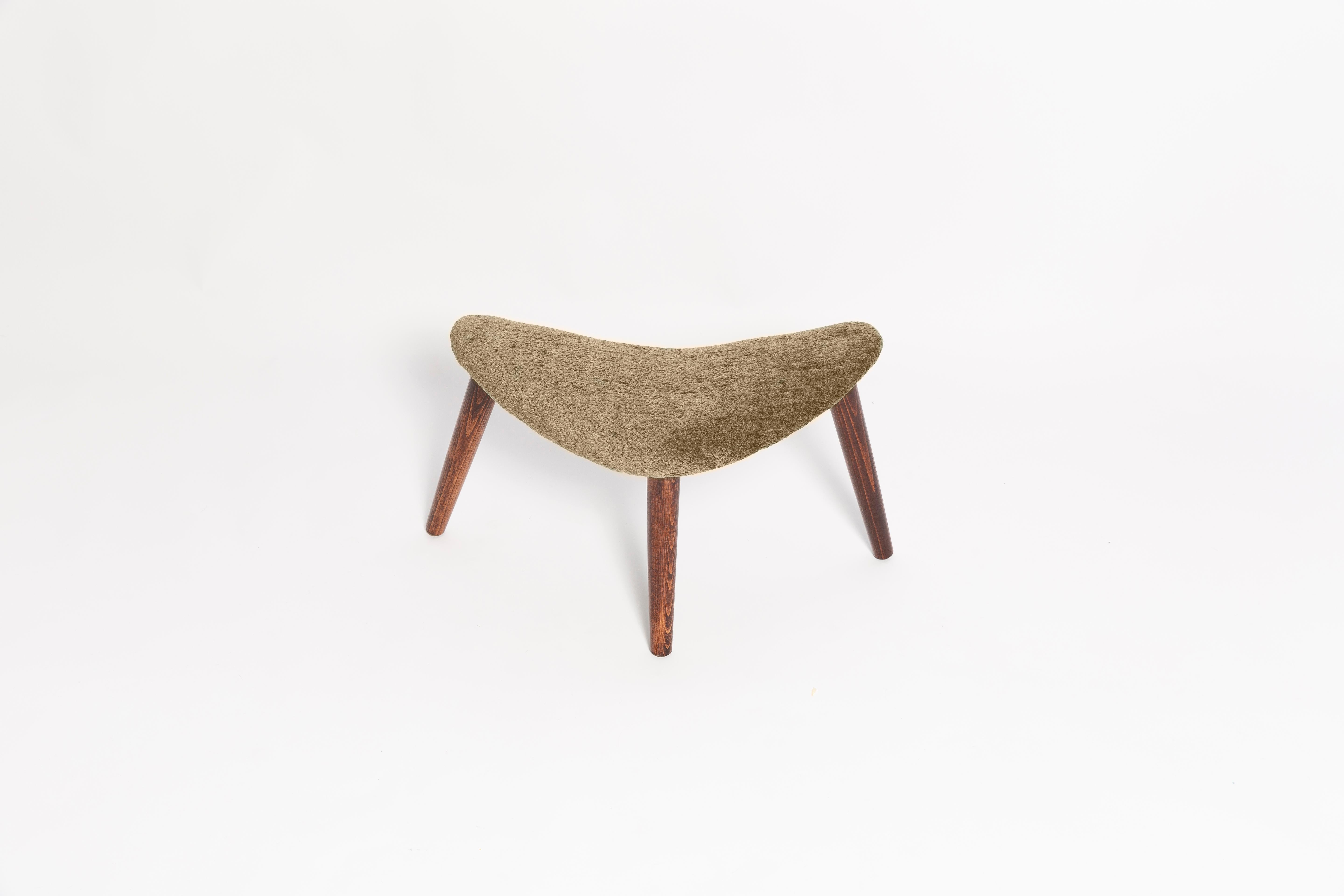 Mid Century Heart Chair and Stool, Green Olive Velvet, Dark Wood, Europe 1960s For Sale 5