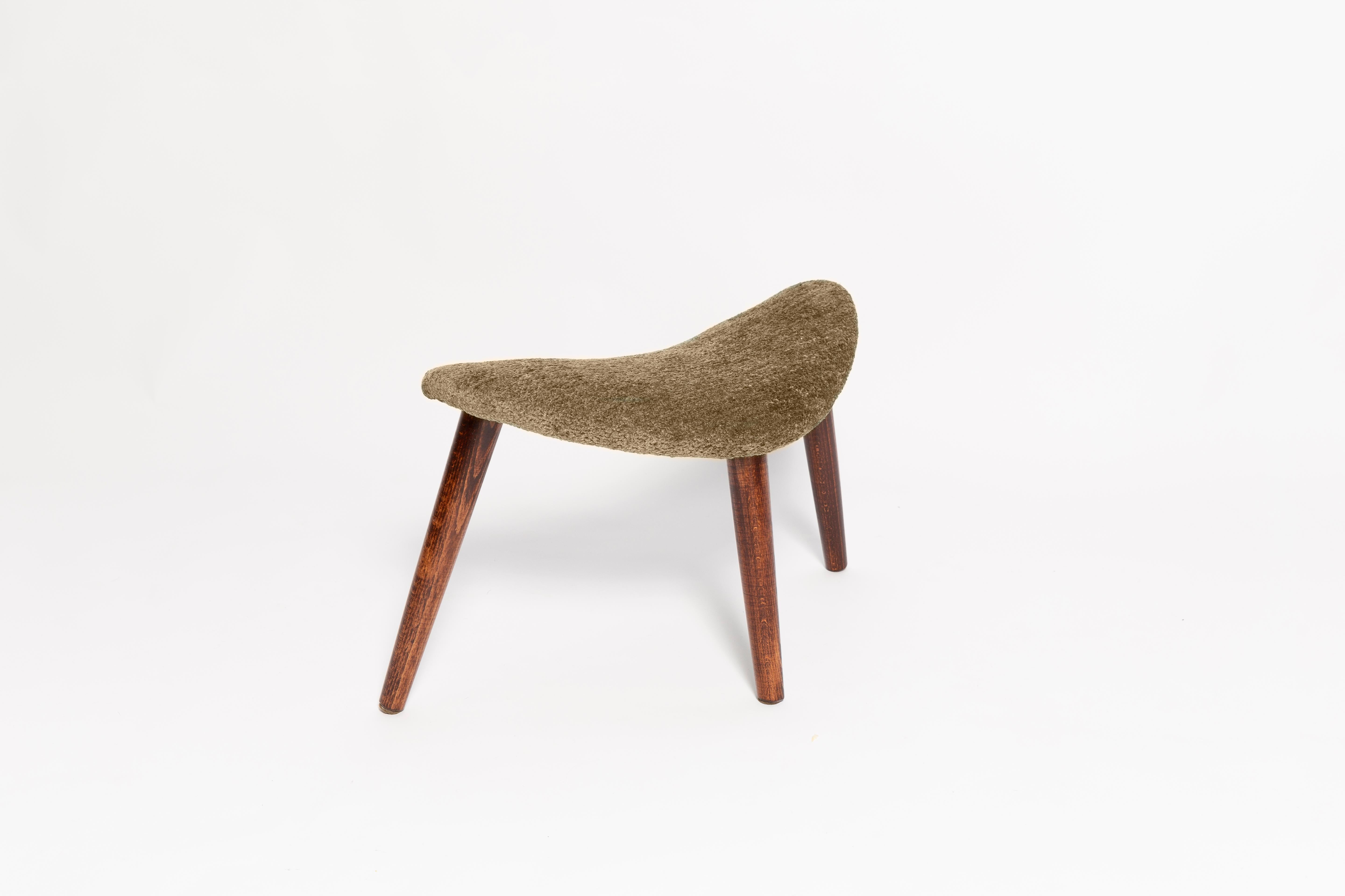 Mid Century Heart Chair and Stool, Green Olive Velvet, Dark Wood, Europe 1960s For Sale 6