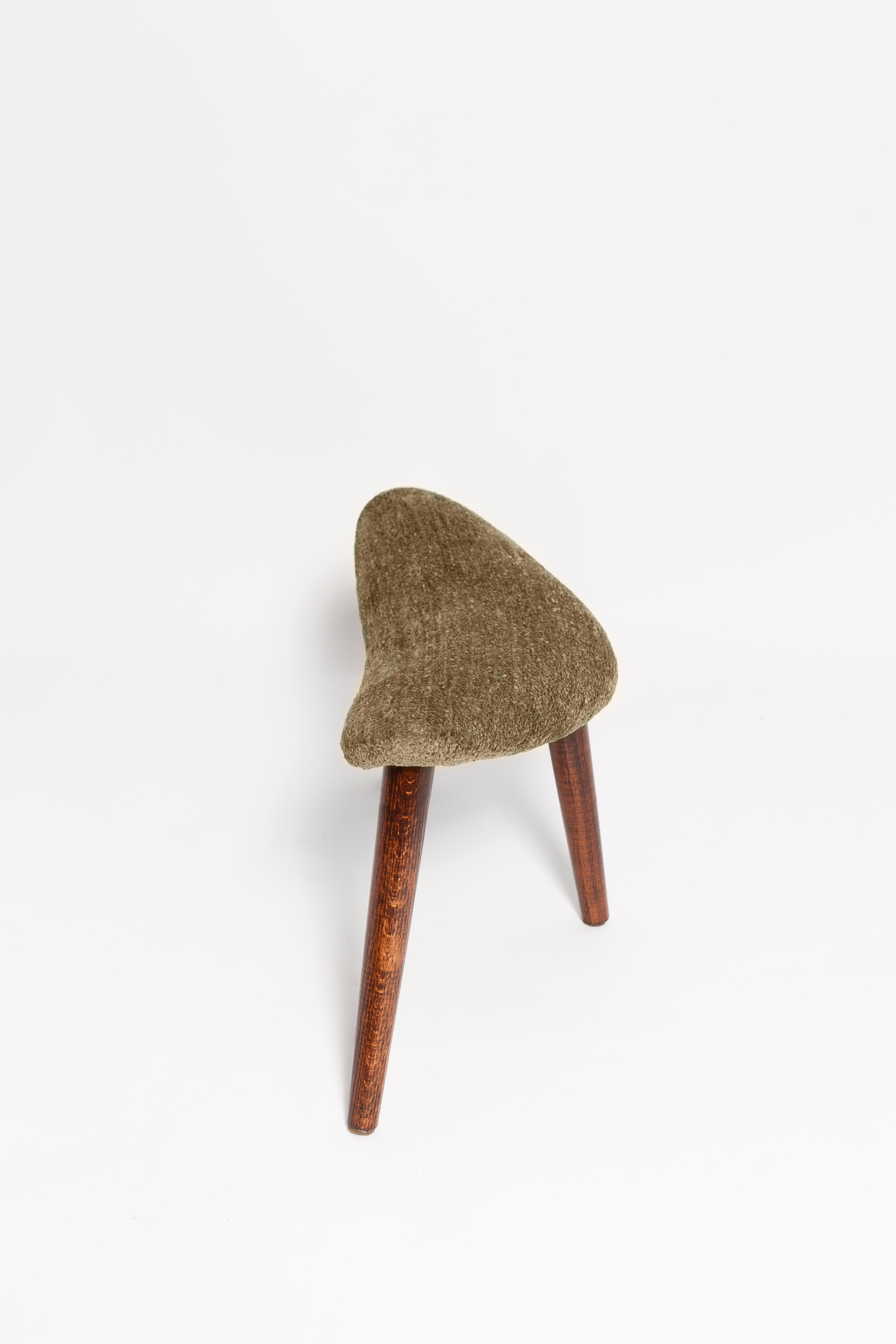 Mid Century Heart Chair and Stool, Green Olive Velvet, Dark Wood, Europe 1960s For Sale 7