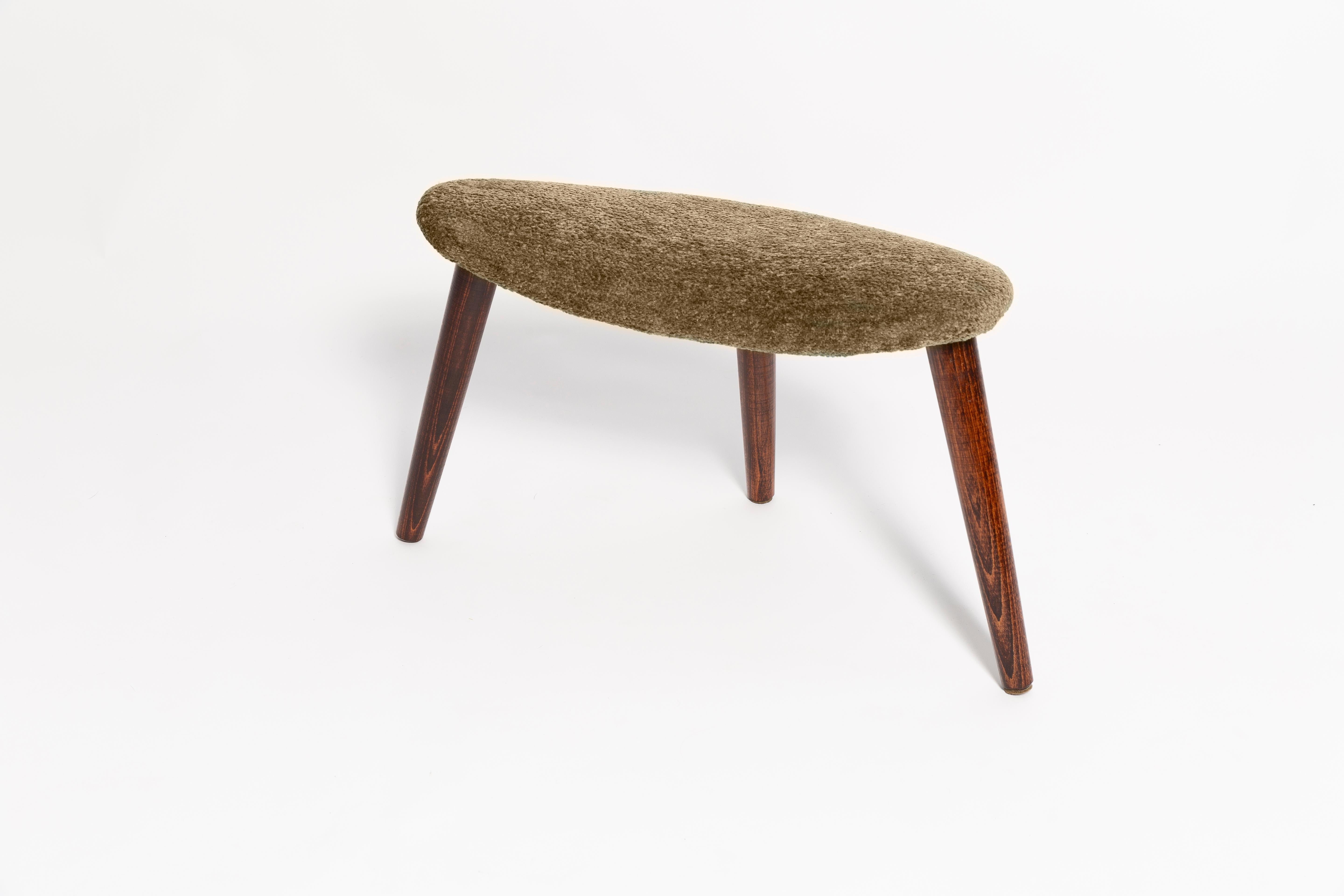 Mid Century Heart Chair and Stool, Green Olive Velvet, Dark Wood, Europe 1960s For Sale 8