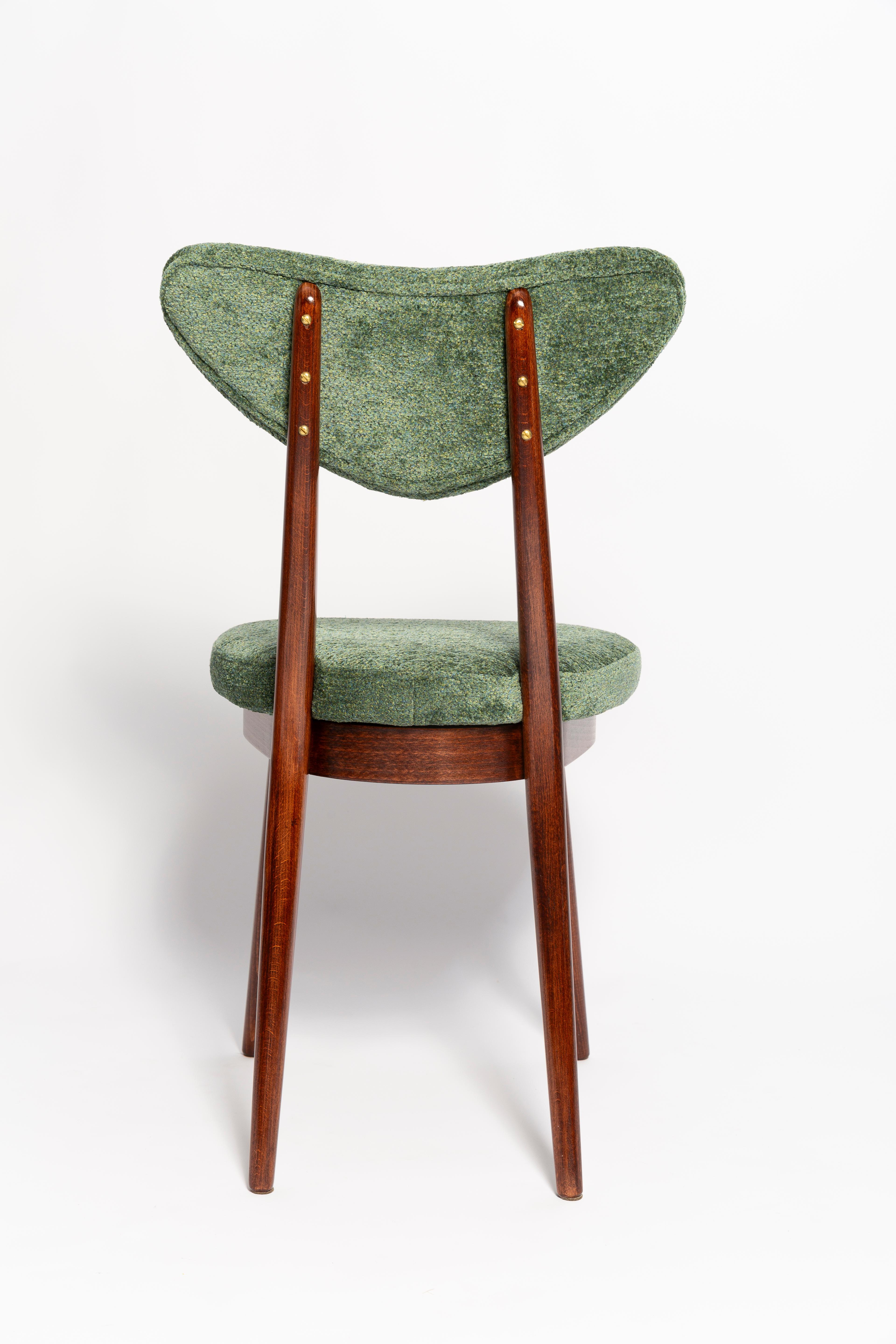 Silla Corazón Mid Century, Terciopelo Verde, Madera Oscura, Europa Años 60 Hecho a mano en venta