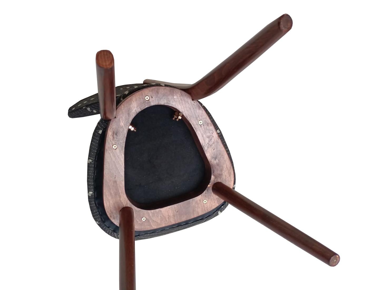 Silla Mid Century Heart en tela negra Perennials Dotty, Europa, años 60 en venta 1