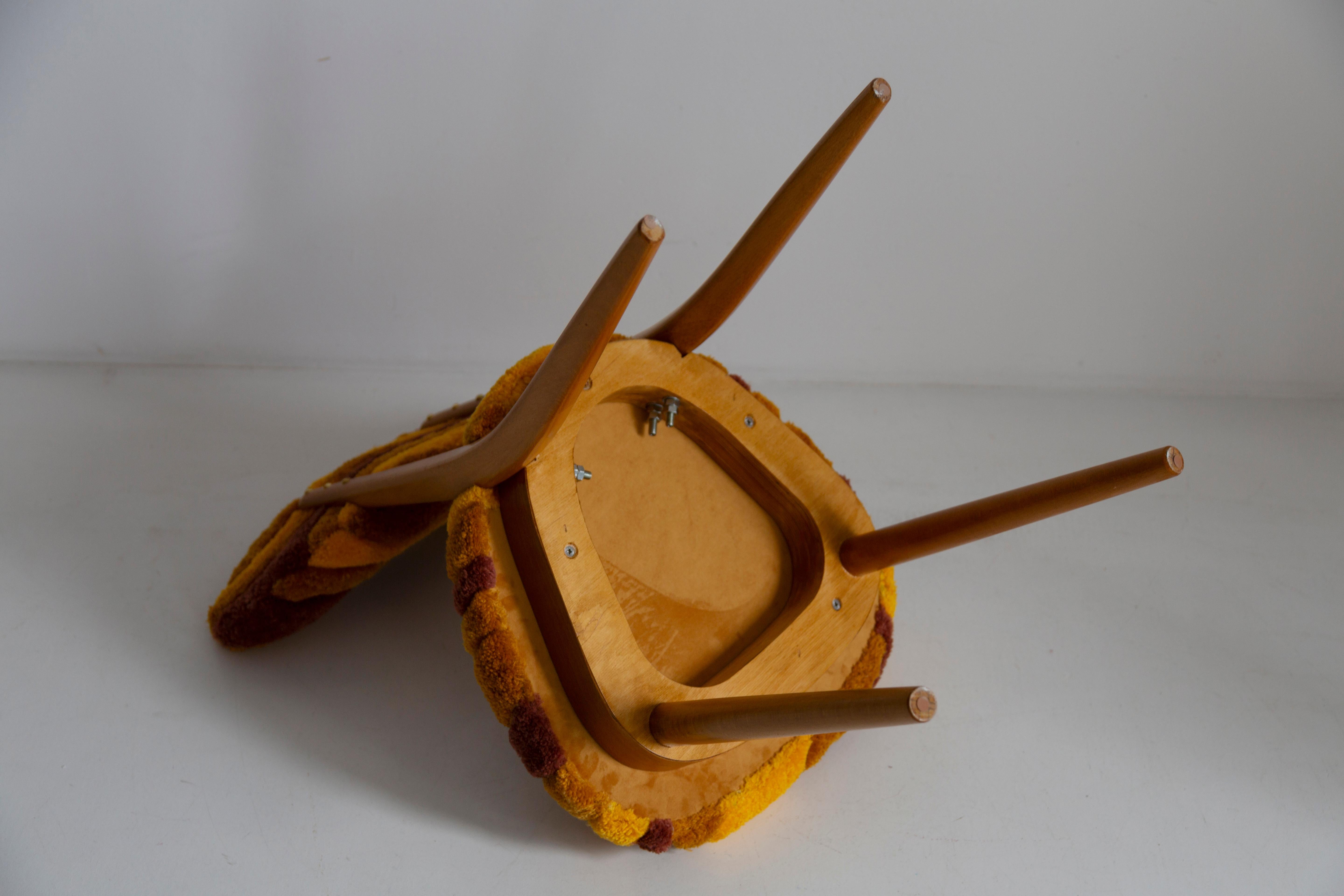 Mid Century Heart Chair in Hand Tufting Yellow Wool, Europe, Poland, 1960s For Sale 6