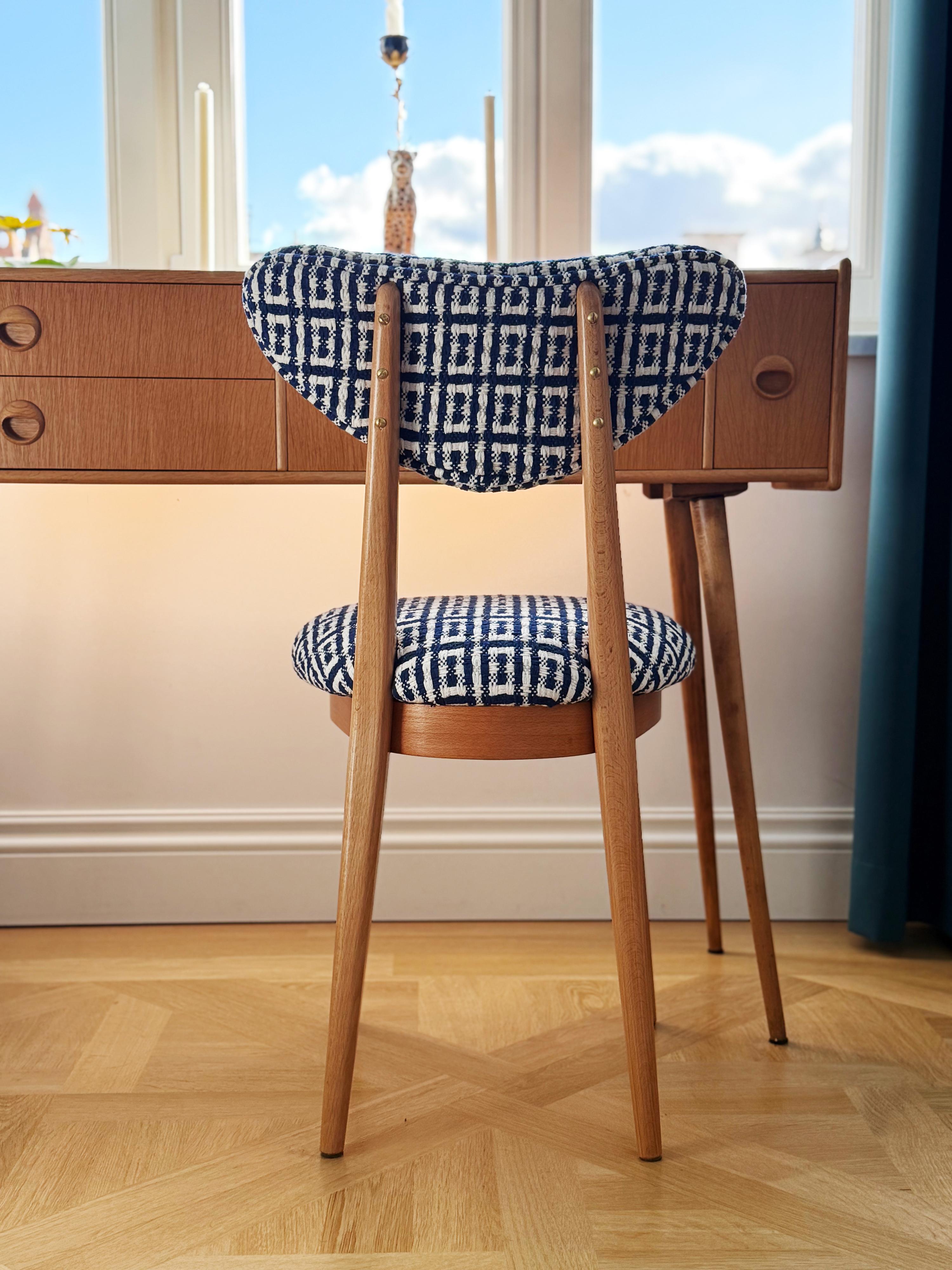 Chaise de type A5828. Appelé familièrement 