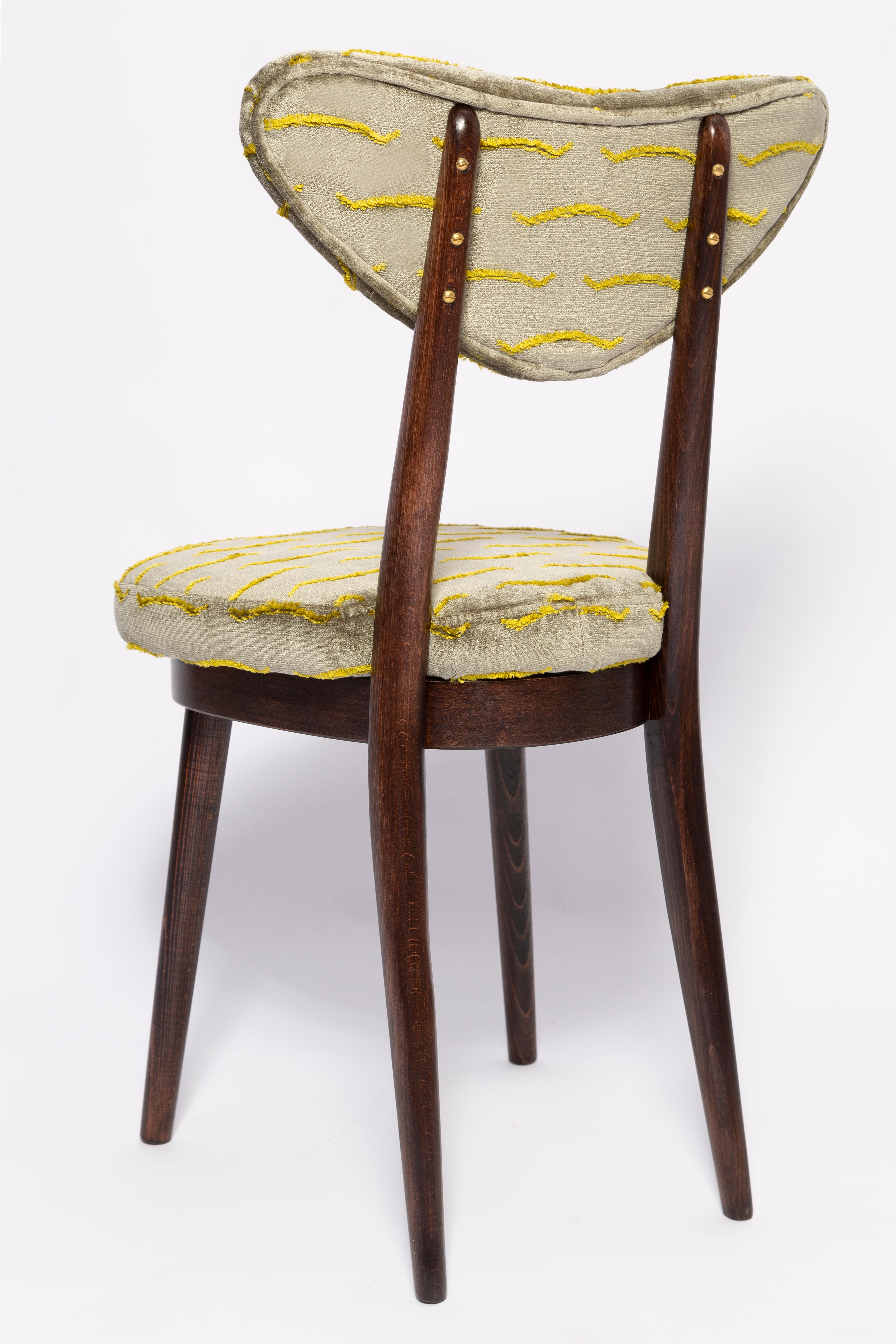 Mid-Century Heart Chair in Nouvelles Vagues Green Velvet, Europe, 1960s For Sale 1