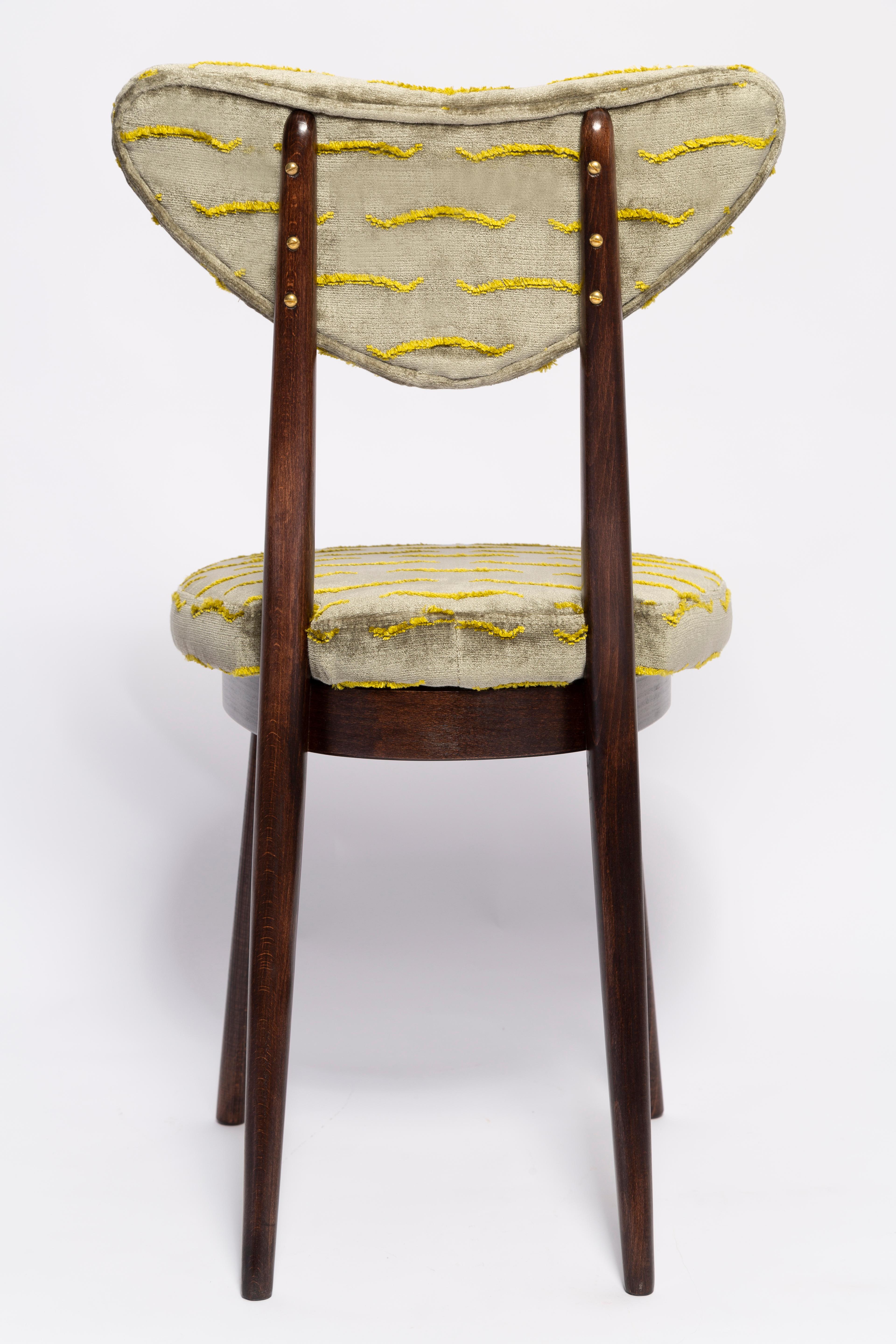 Mid-Century Heart Chair in Nouvelles Vagues Green Velvet, Europe, 1960s For Sale 3