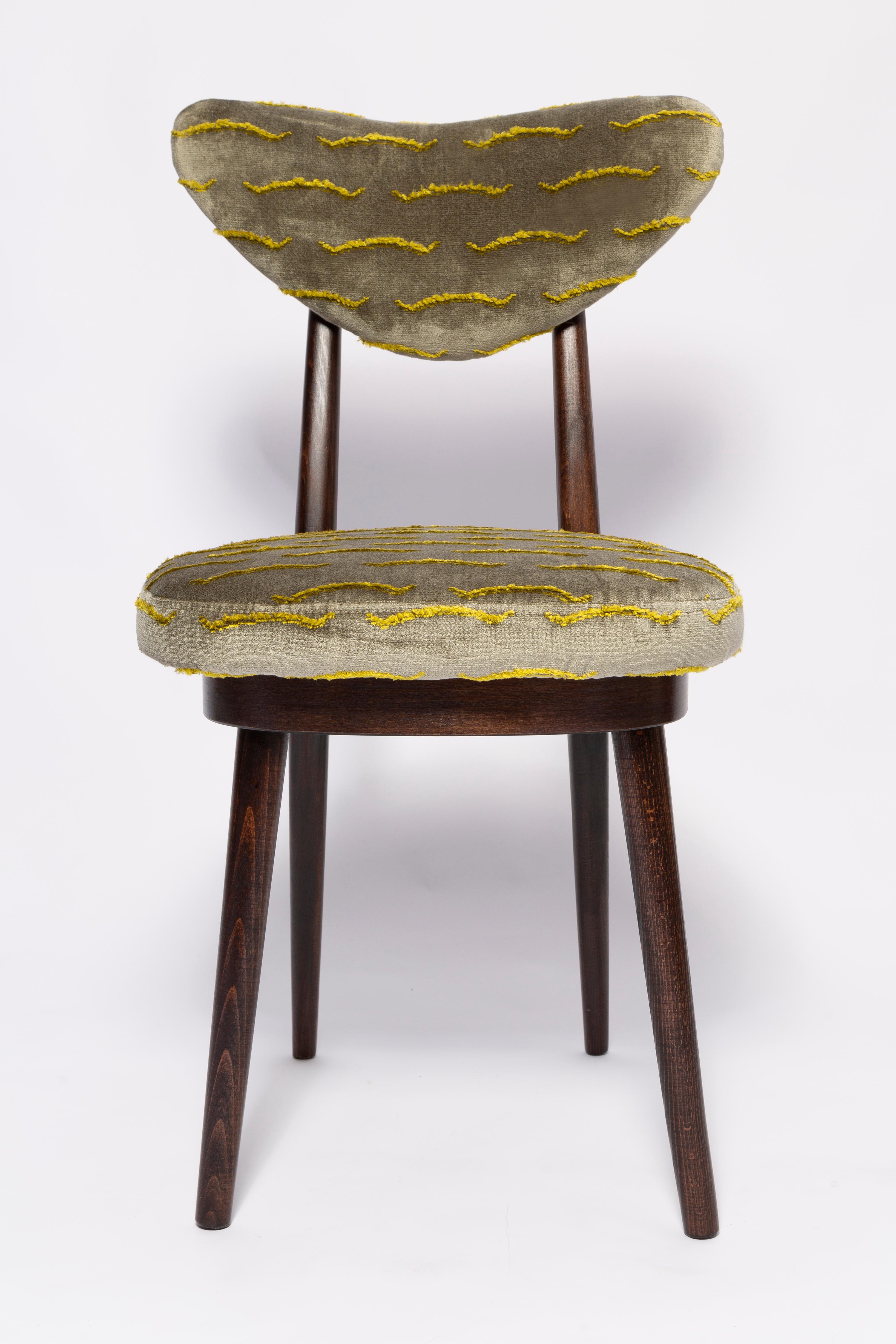 Mid-Century Modern Mid-Century Heart Chair in Nouvelles Vagues Green Velvet, Europe, 1960s For Sale