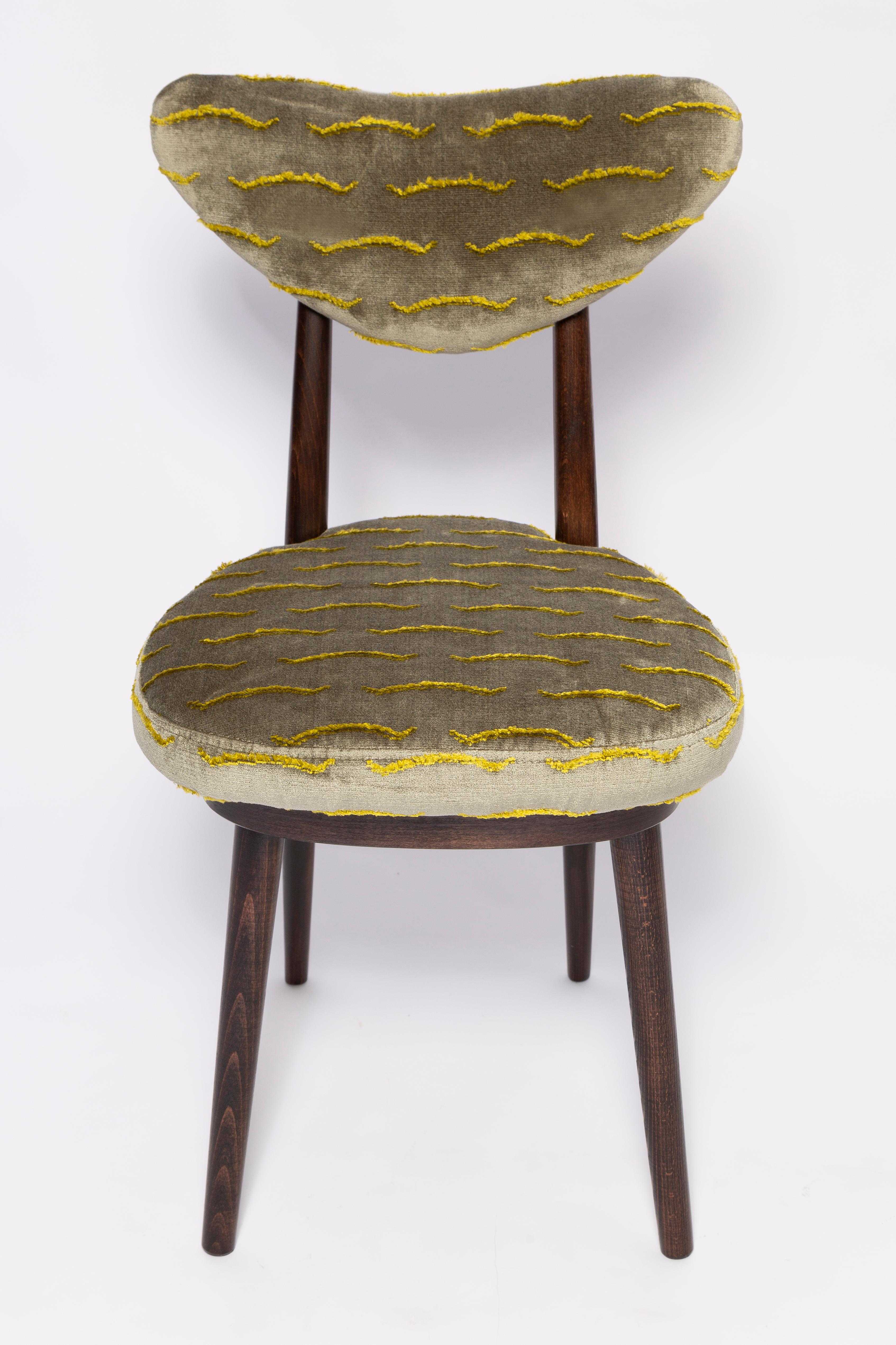 Polish Mid-Century Heart Chair in Nouvelles Vagues Green Velvet, Europe, 1960s For Sale