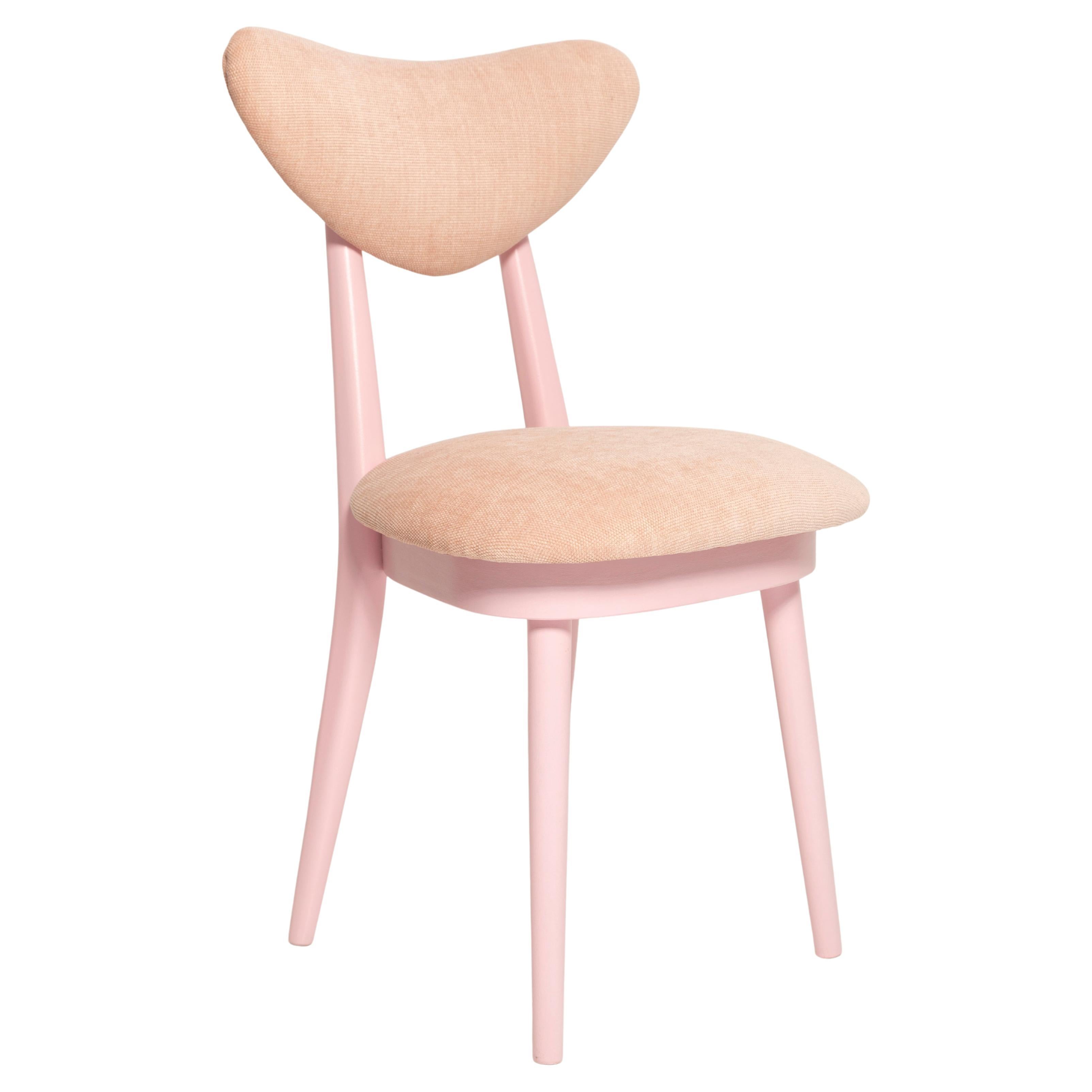 Chaise en forme de cœur du milieu du siècle dernier, tissu chenille rose pâle, Wood Wood, Europe, années 1960