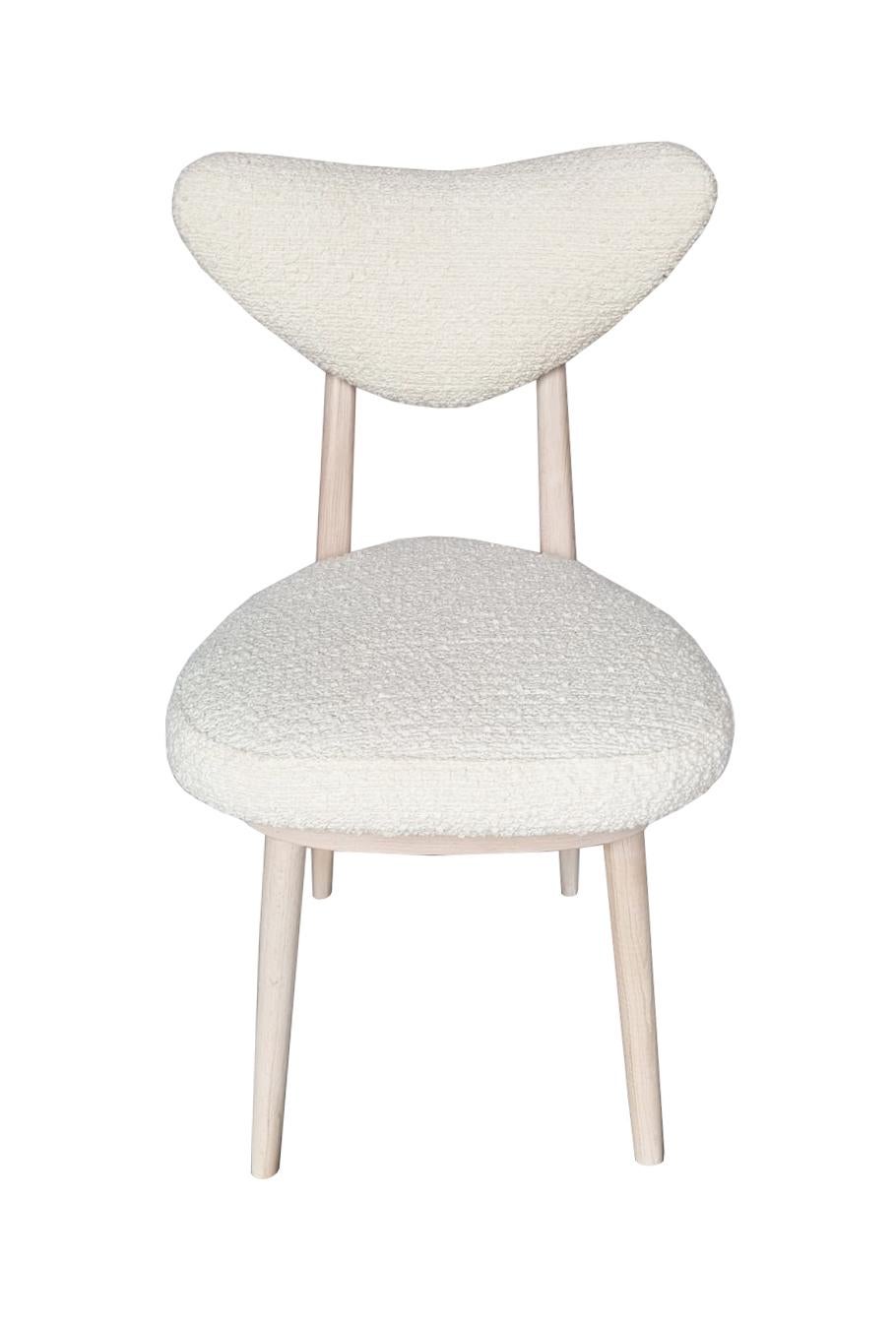 Polonais Chaise en forme de cœur du milieu du siècle dernier, tissu bouclé blanc, Europe, années 1960 en vente