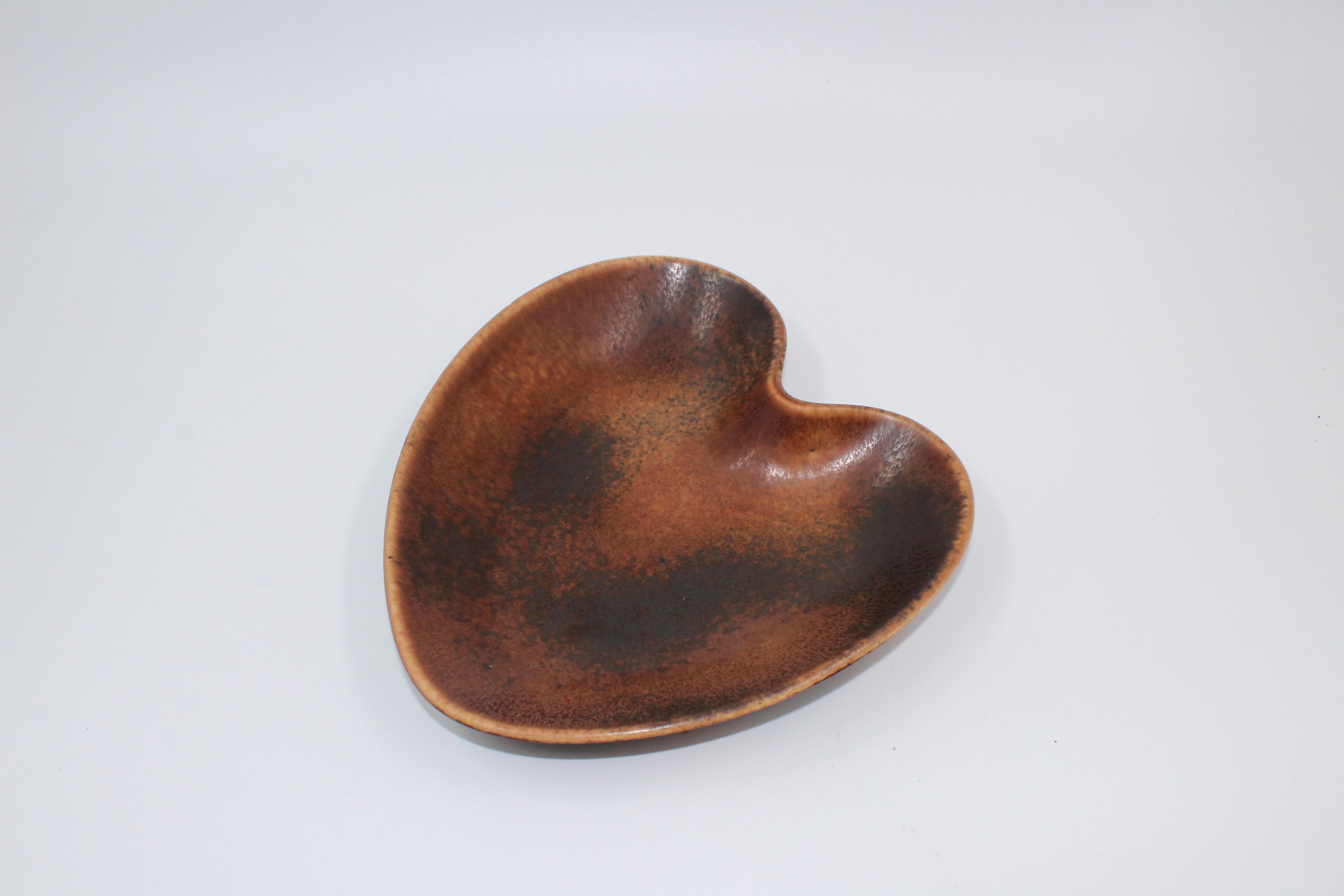 Midcentury Heart-Shaped Ceramic Bowls by Gunnar Nylund 'Set of 3', 1950s For Sale 3