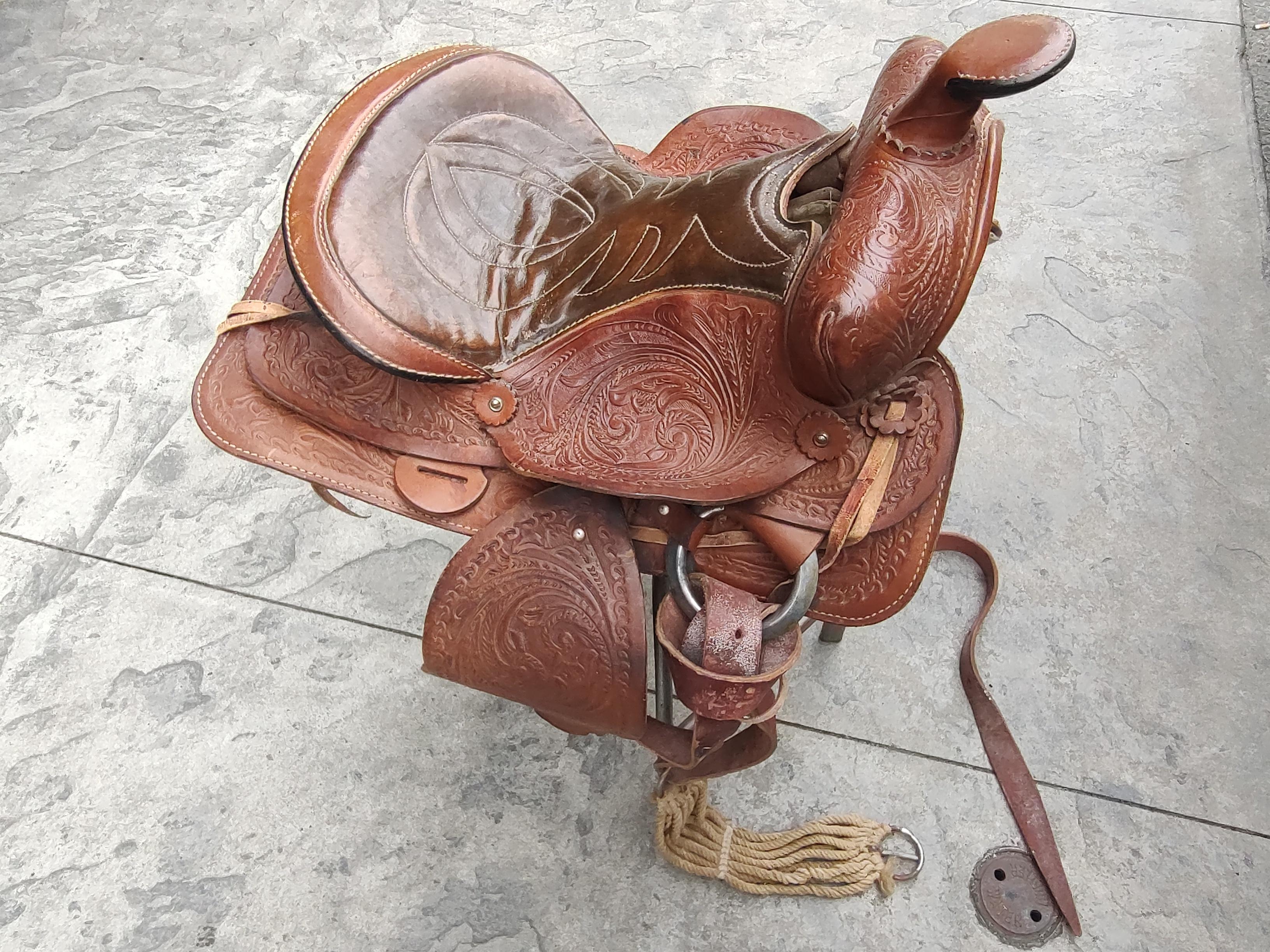 Mid Century Heavily Tooled Western Leather Saddle For Sale 3