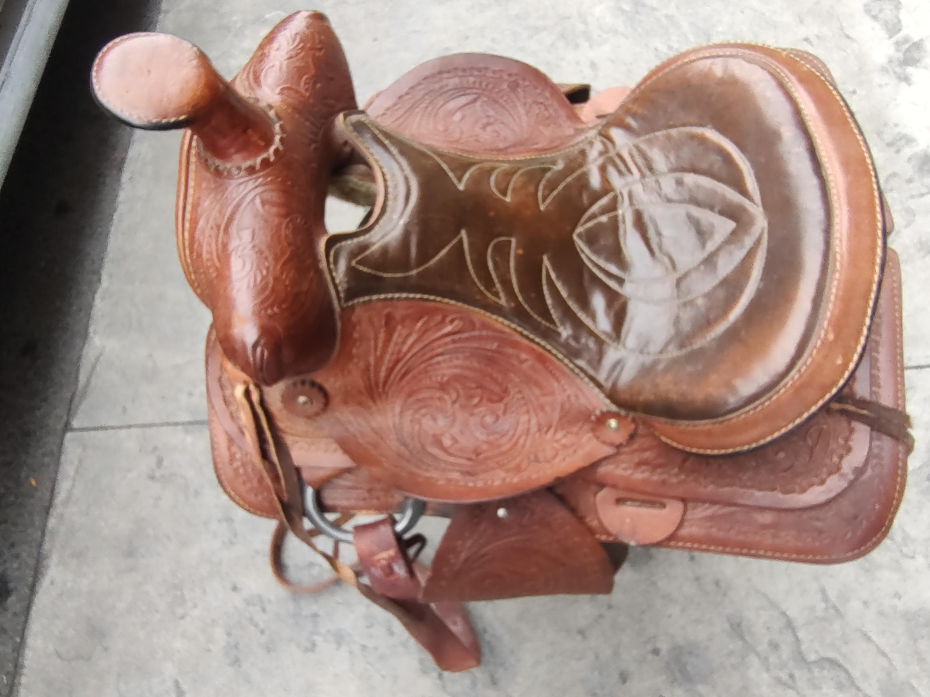 Mid Century Heavily Tooled Western Leather Saddle For Sale 2