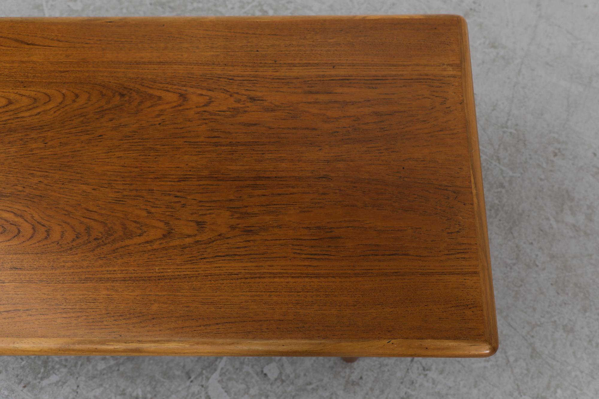 Mid-Century Heavy Danish Teak Coffee Table with Tapered Legs & Thick Rounded Top For Sale 5