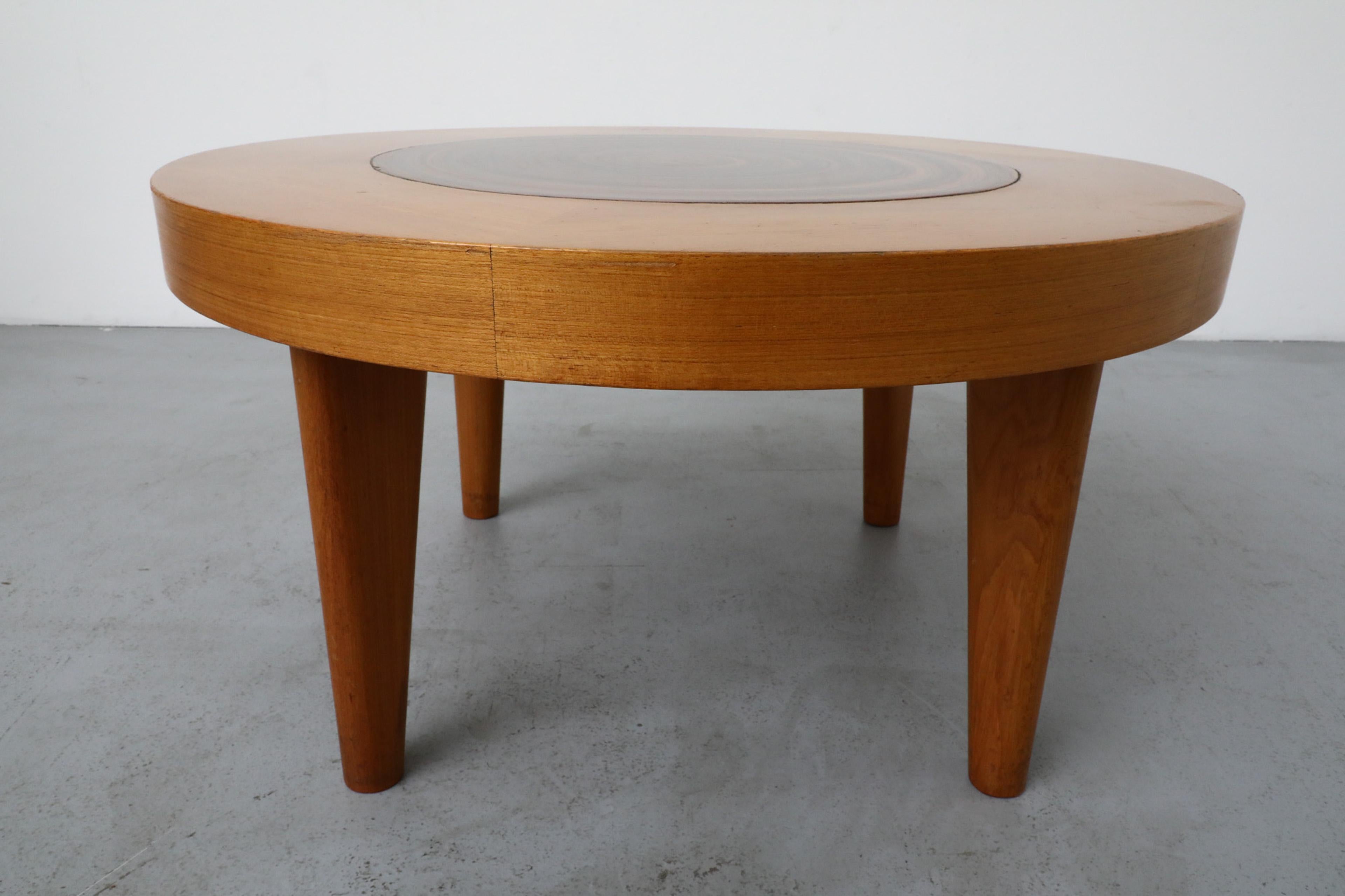 Mid-Century Heavy Round Tree Trunk Slice Salon Table with Tapered Compass Legs For Sale 3