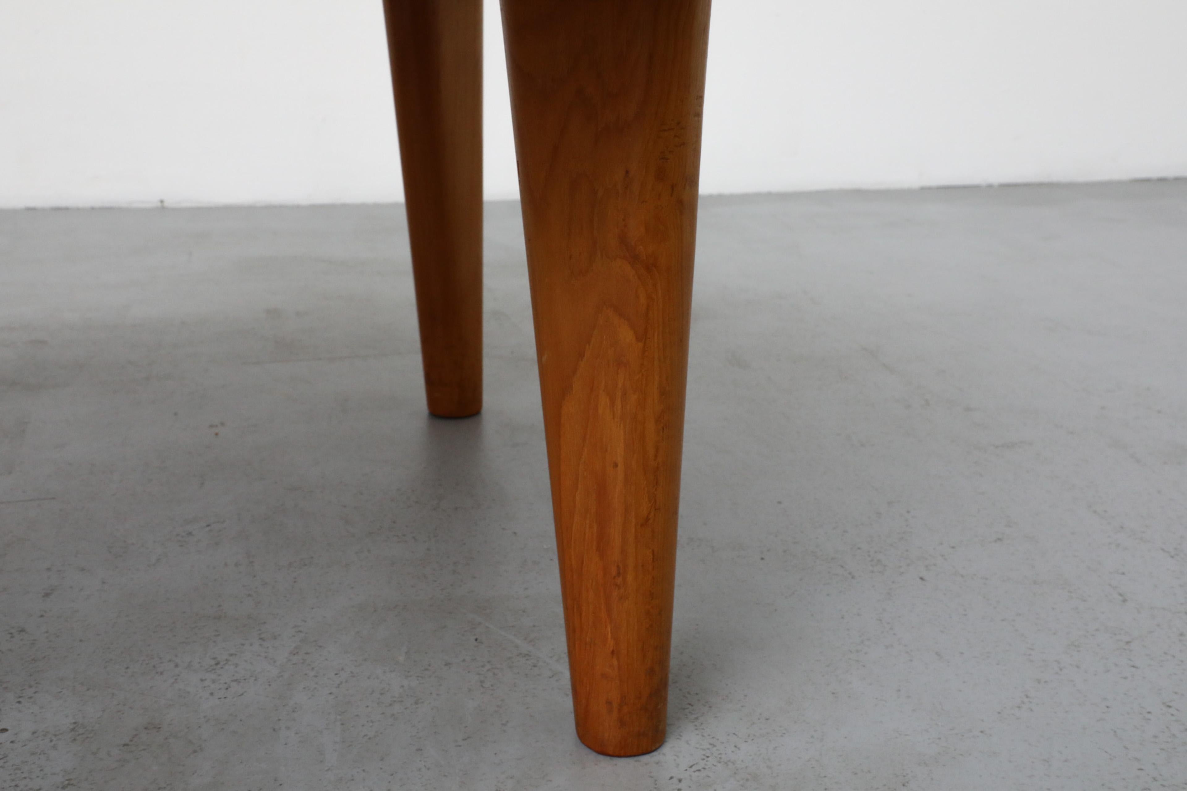 Mid-Century Heavy Round Tree Trunk Slice Salon Table with Tapered Compass Legs For Sale 4