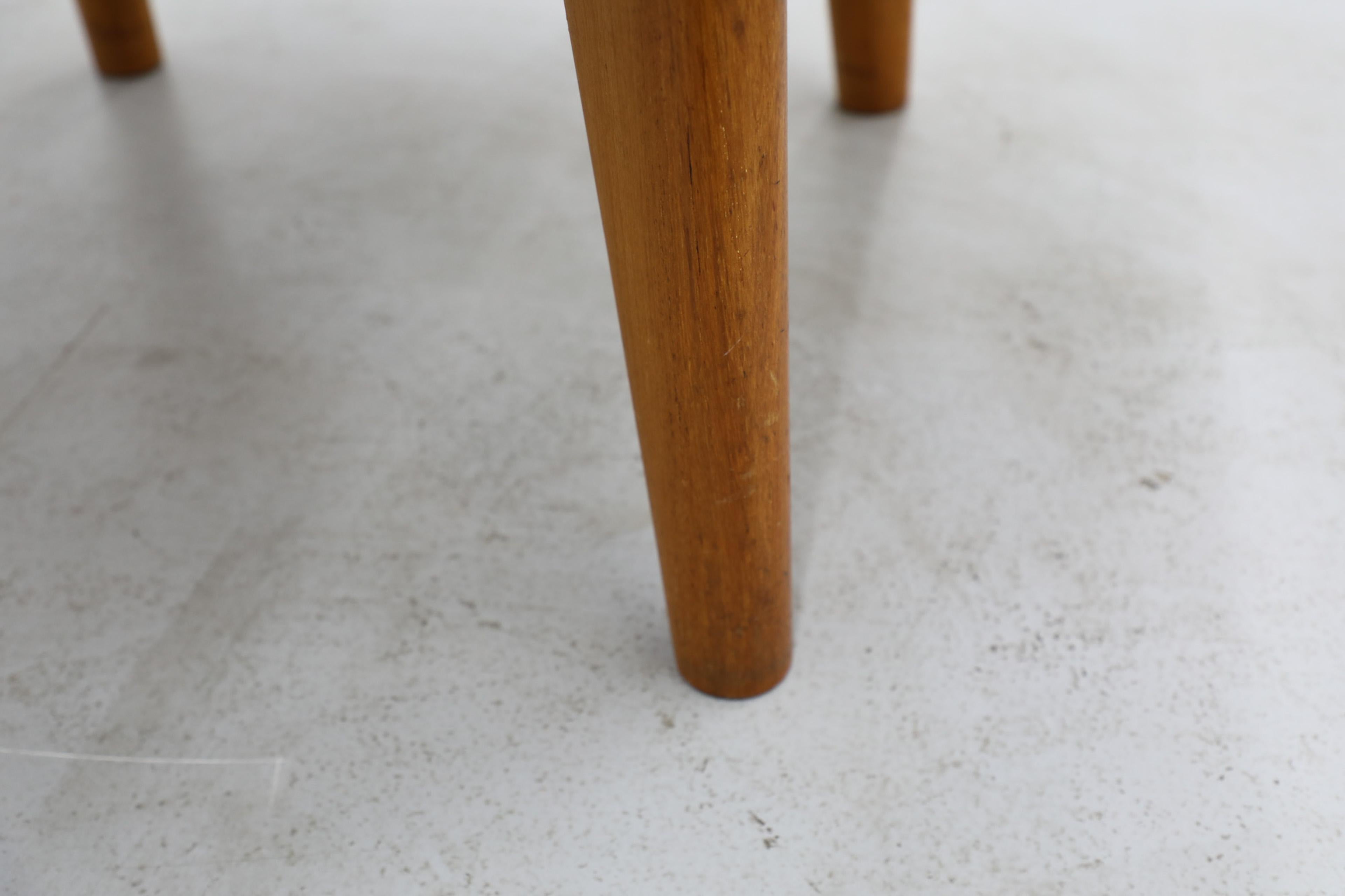 Mid-Century Heavy Round Tree Trunk Slice Salon Table with Tapered Compass Legs For Sale 5
