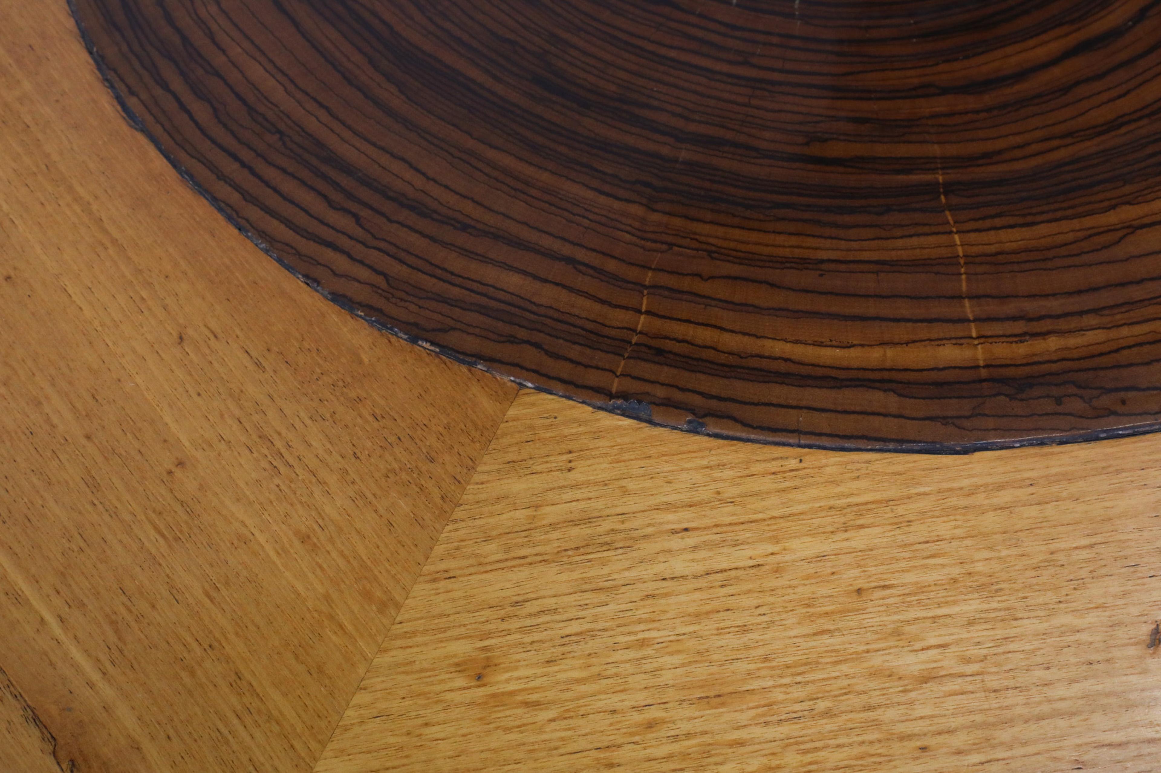 Mid-Century Heavy Round Tree Trunk Slice Salon Table with Tapered Compass Legs For Sale 7