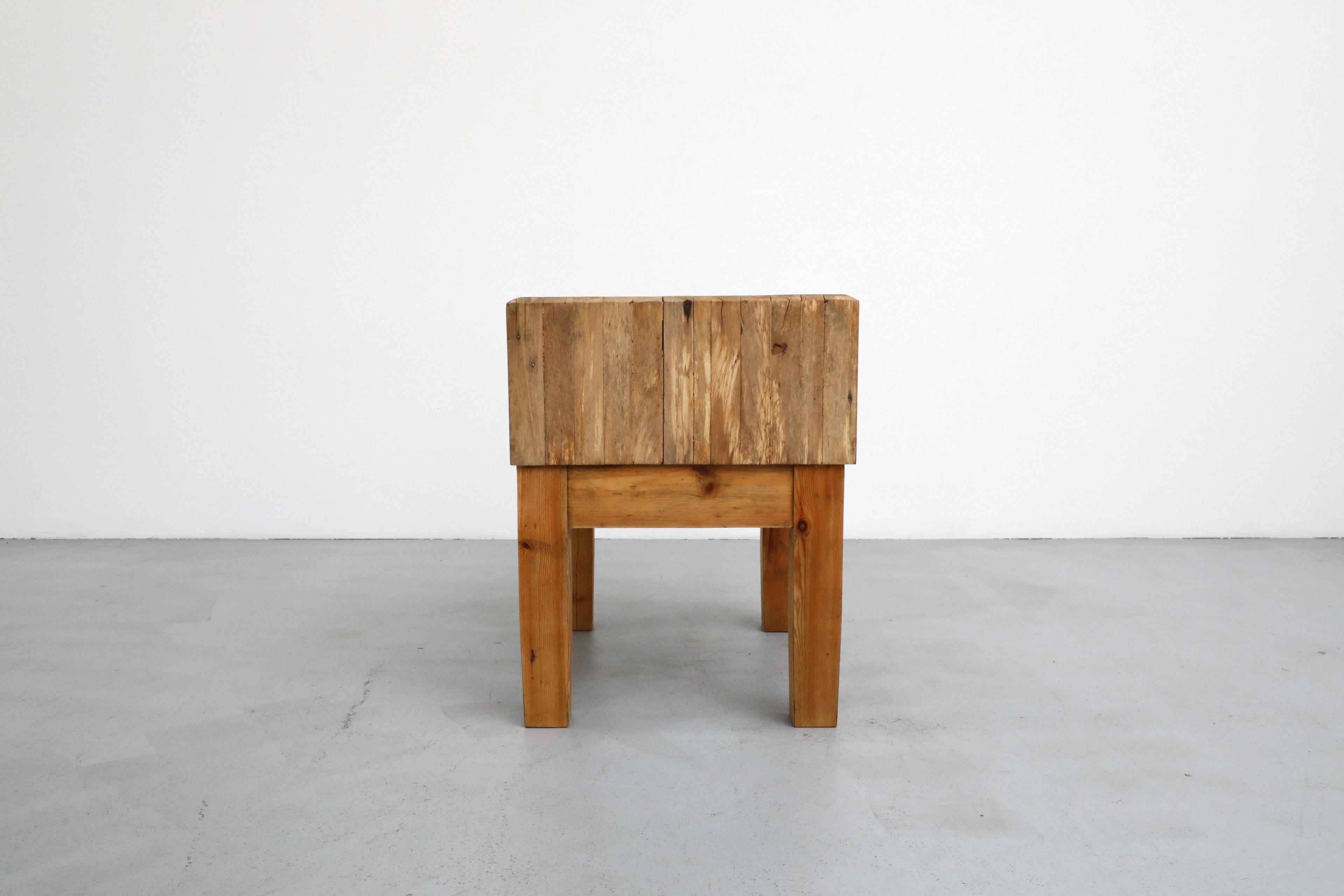 Bois Table de boucherie suédoise du milieu du siècle dernier, avec pieds en pin et accents métalliques en vente