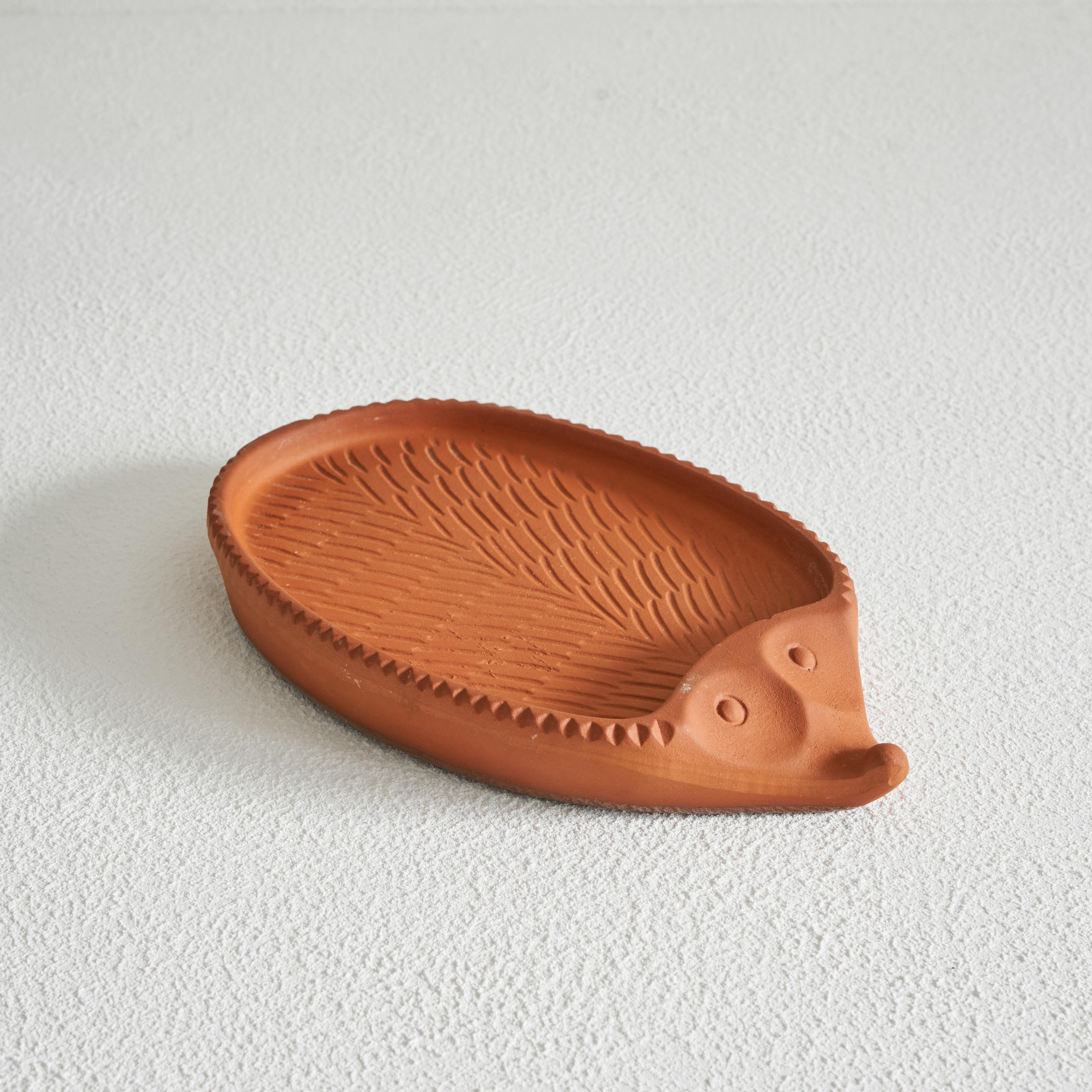 Fun and elegant ‘Hedgehog’ plate or bowl in terracotta, (West) Germany, mid 20th century.

This is a wonderful and fun piece of terracotta pottery. Originally meant for growing cress or watercress, this bowl is a joyful piece of vintage