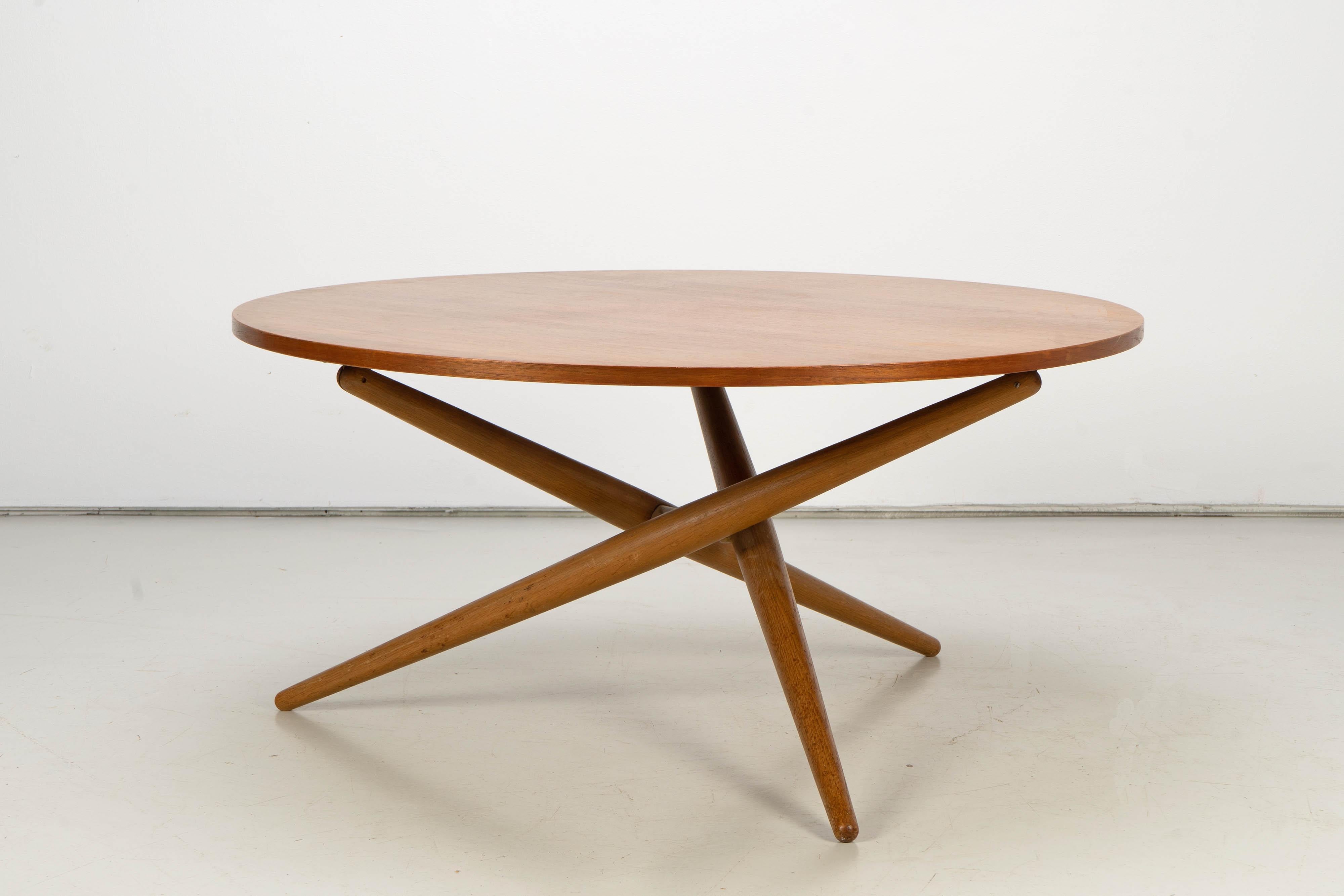 Height-adjustable table by Jürg Bally for Wohnhilfe Zurich, Switzerland. Due to its gear device this piece of furniture designed in 1951 can be transformed from a coffee table to a small dinner table. The gear device features several levels of