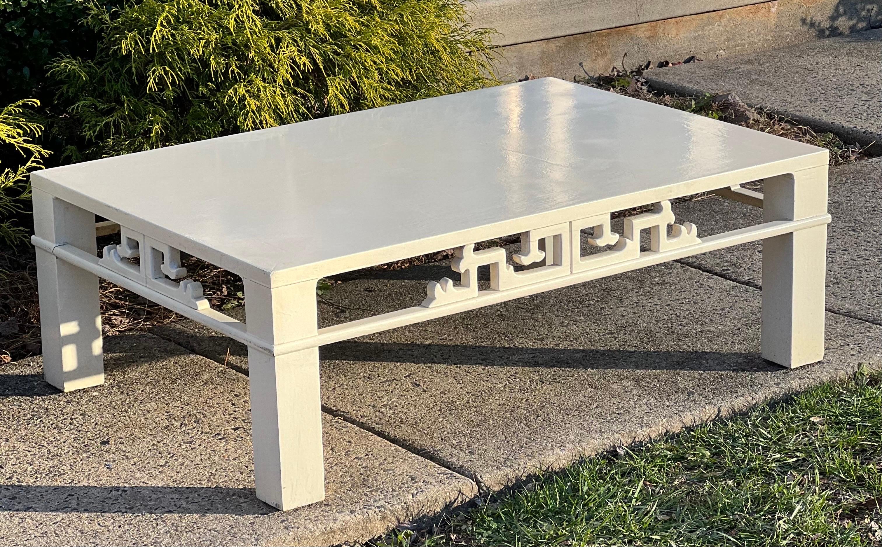 Table basse de style asiatique du milieu du siècle dernier Henredon en vente 3