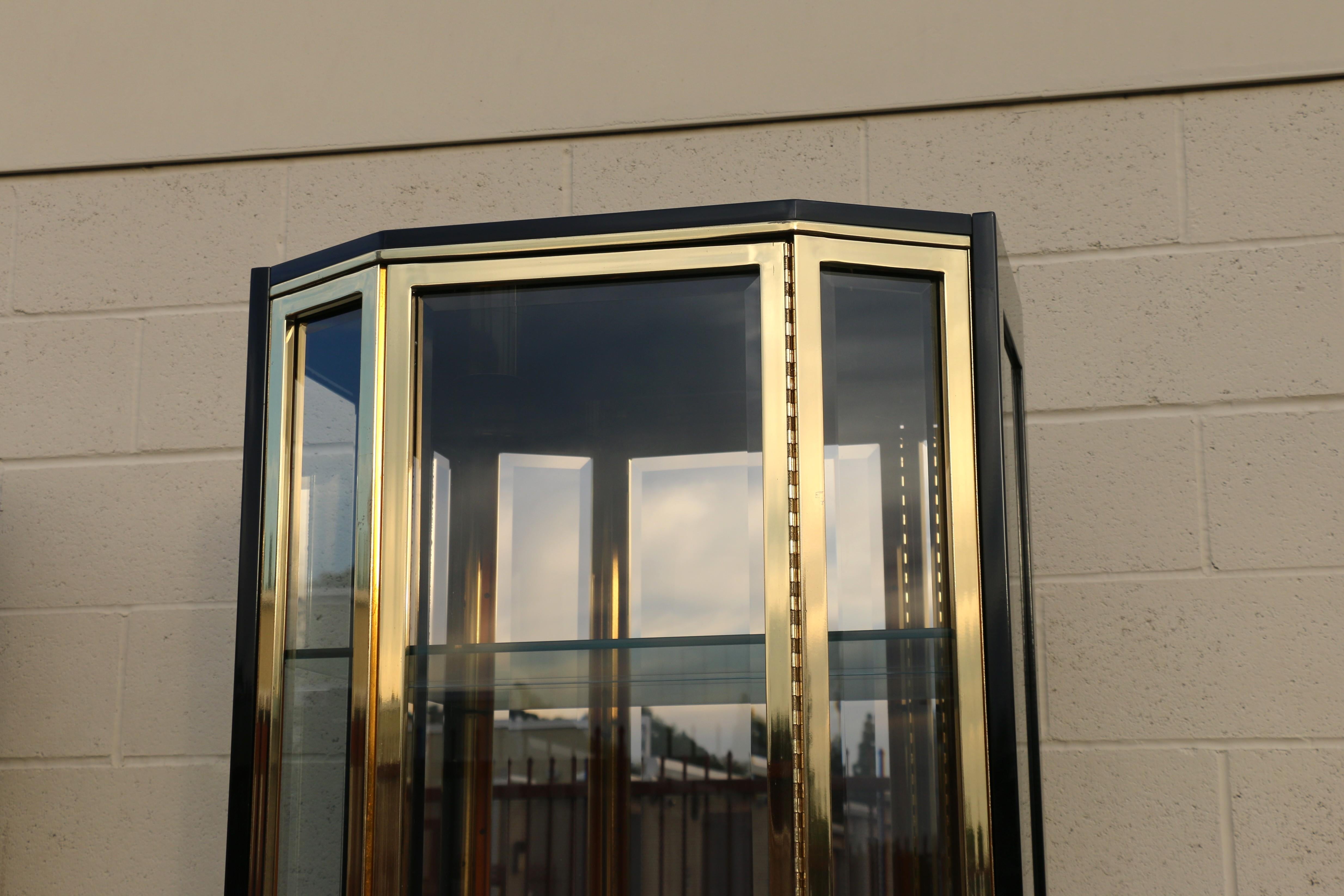 Vetrinette di metà secolo Henredon in lacca nera e vetro d'ottone in vendita 3