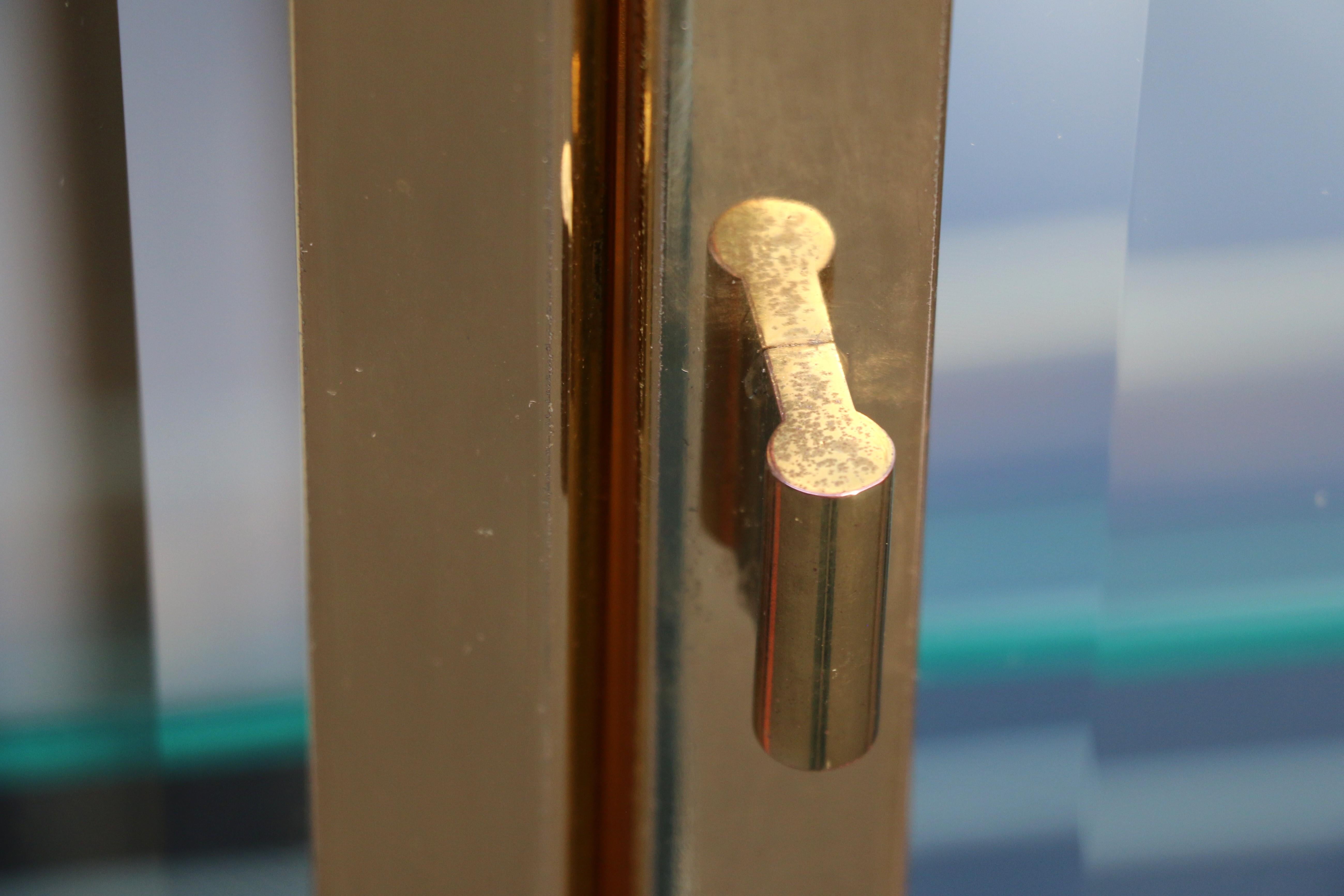 Vetrinette di metà secolo Henredon in lacca nera e vetro d'ottone in vendita 8