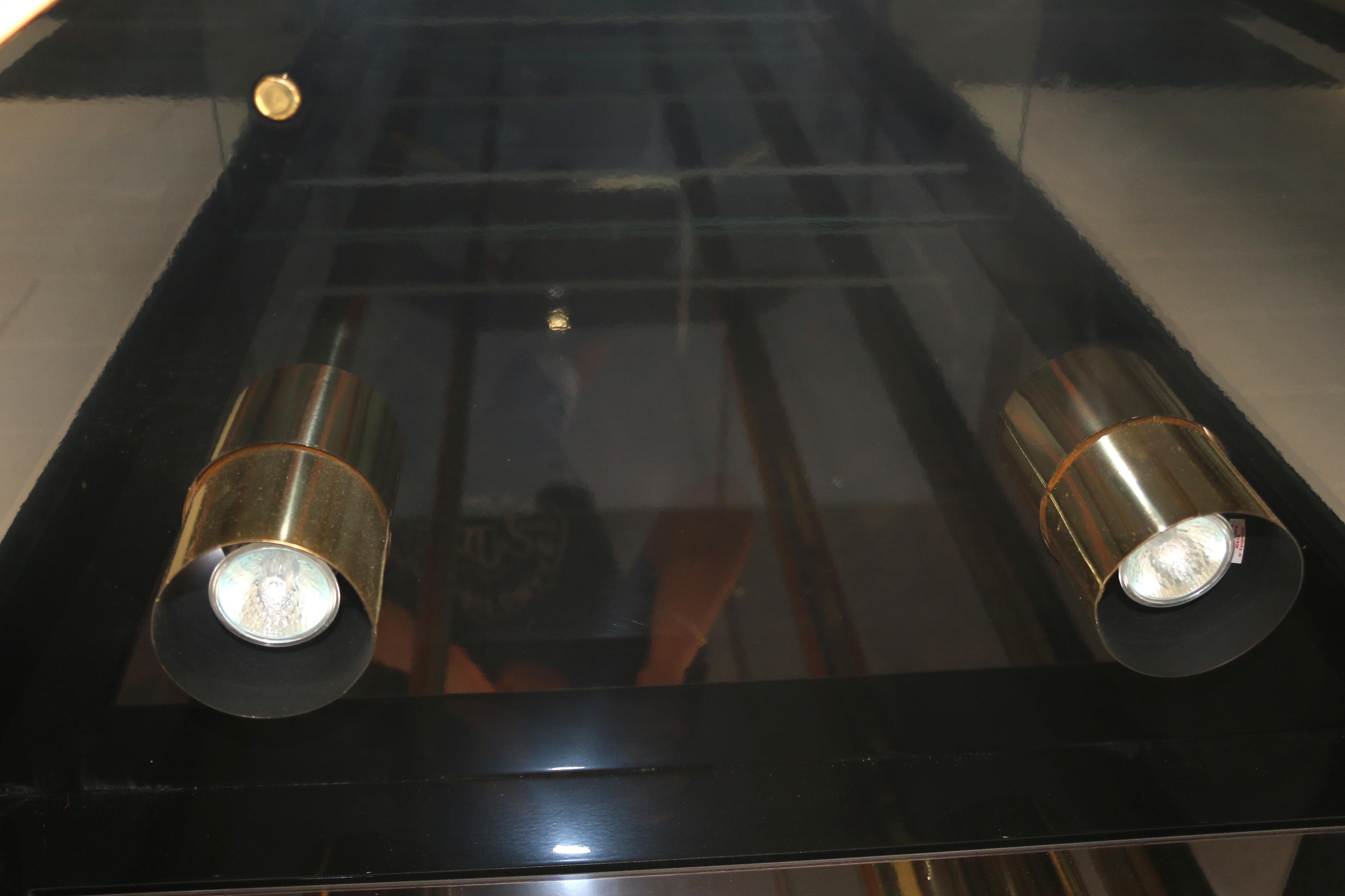 Vetrinette di metà secolo Henredon in lacca nera e vetro d'ottone in vendita 9