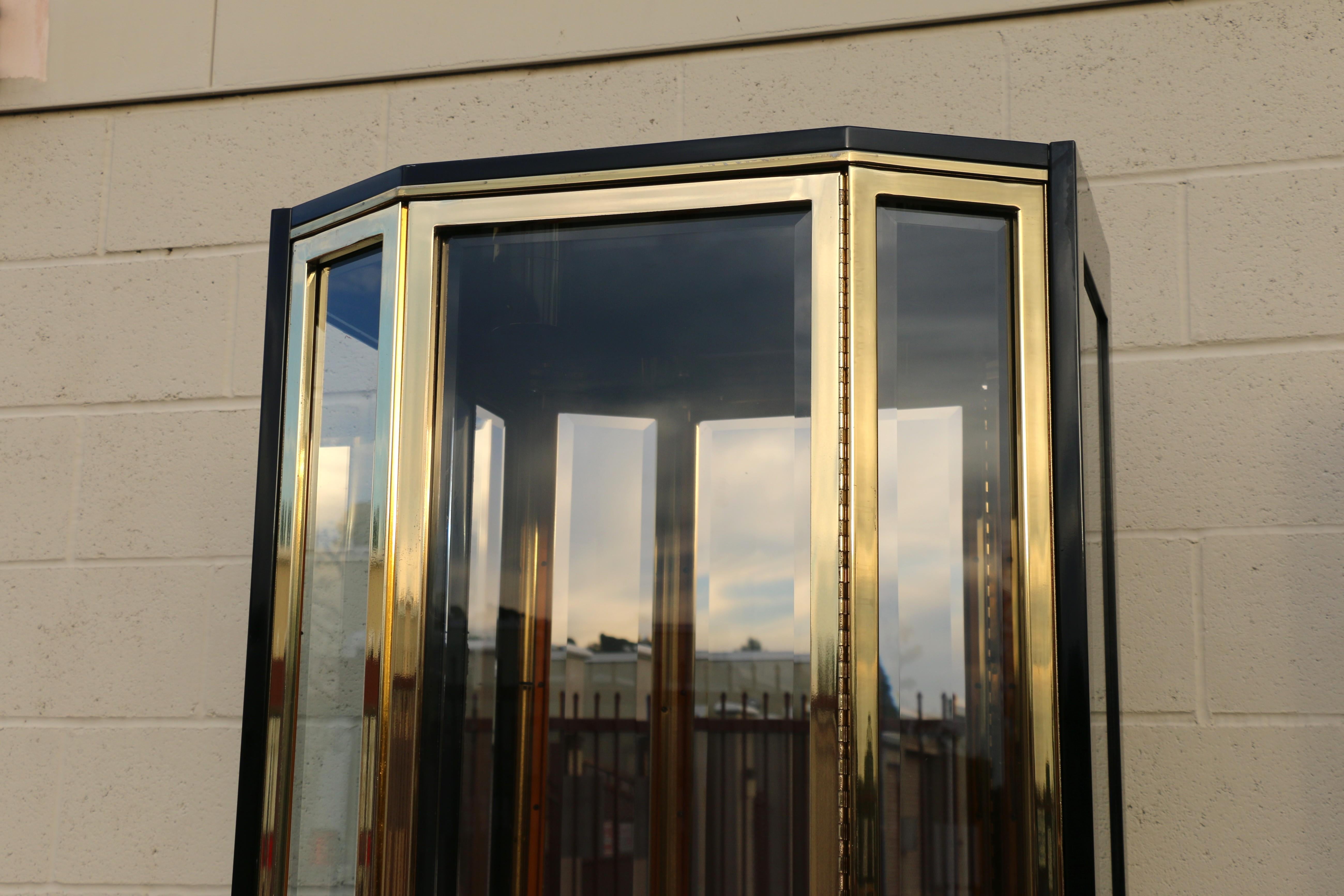 Vetrinette di metà secolo Henredon in lacca nera e vetro d'ottone in vendita 2