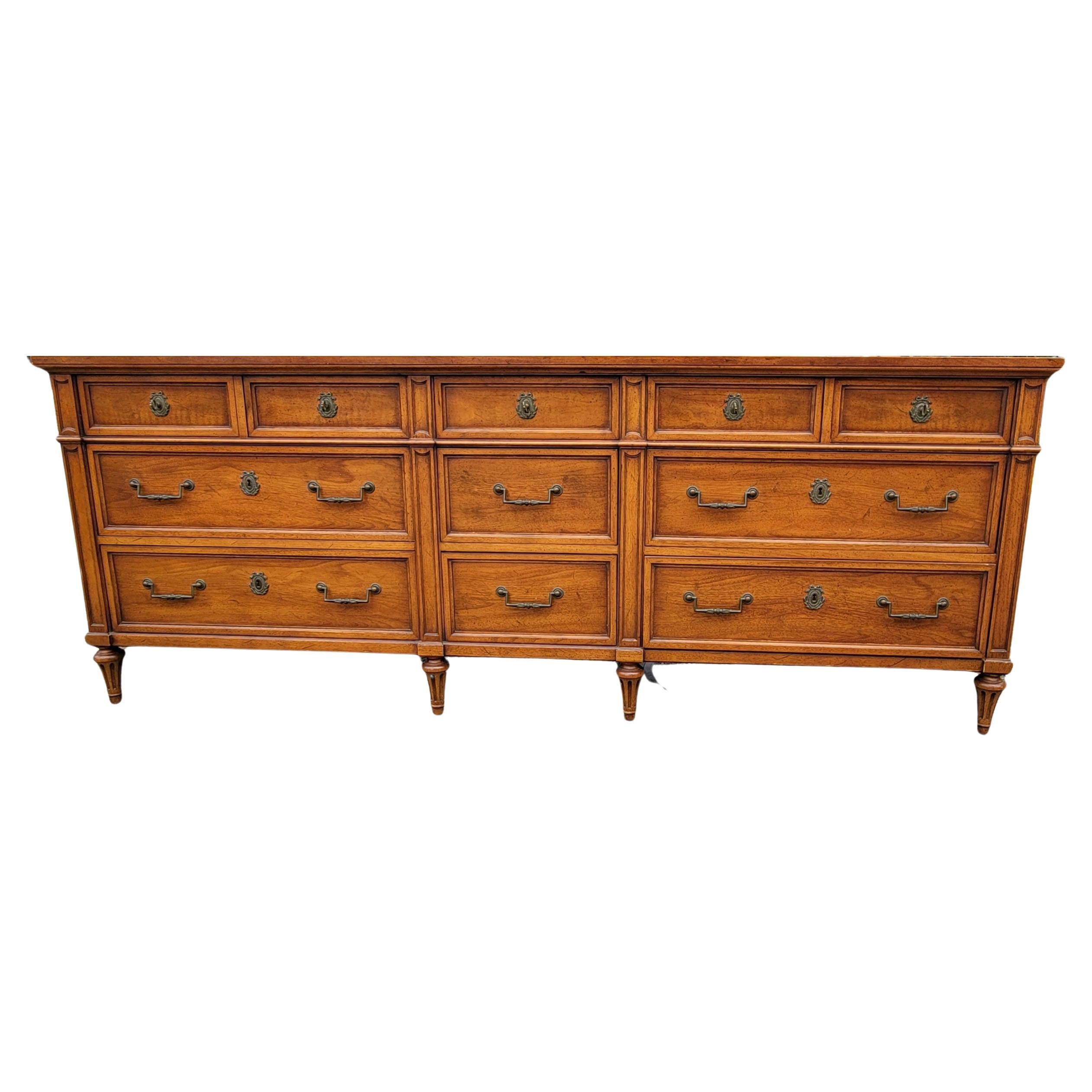 Rare Henredon Custom Folio One Fruitwood drawers 11 drawers triple dresser in very good vintage condition. Features 5 smaller top drawers, 4 large bottom drawers with 2 medium center drawers.
Measures 84