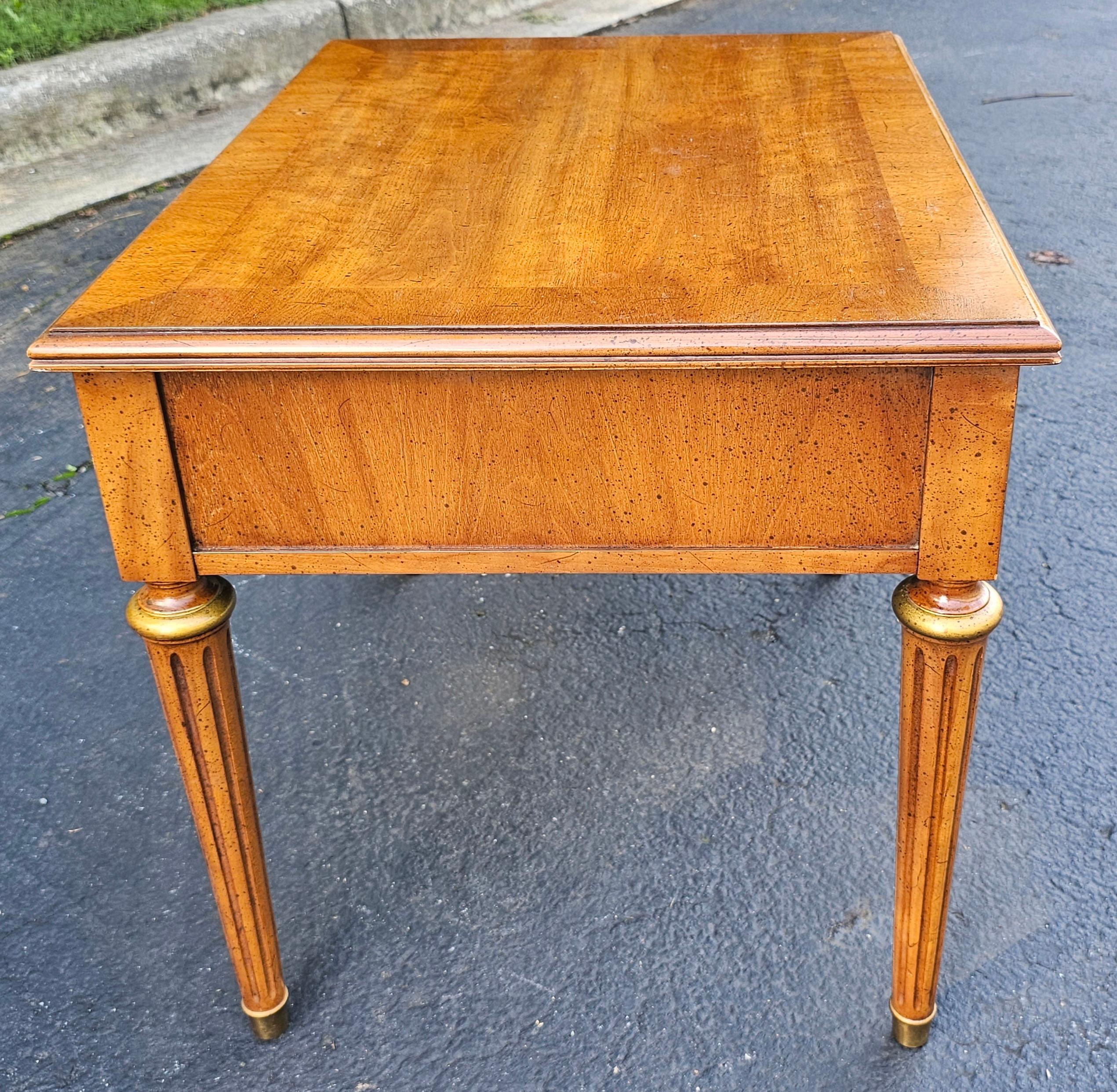 Mid-Century Henredon Fine Furniture Parcel Gilt Fruitwood & Brass Mount Tables For Sale 1