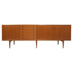 Credenza in teak danese di metà secolo di Henry Rosengren Hansen