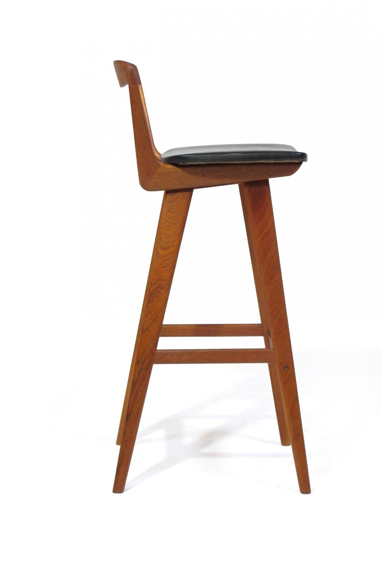 Scandinave moderne Tabouret de bar en teck Henry Rosengren Hansen, milieu de siècle en vente