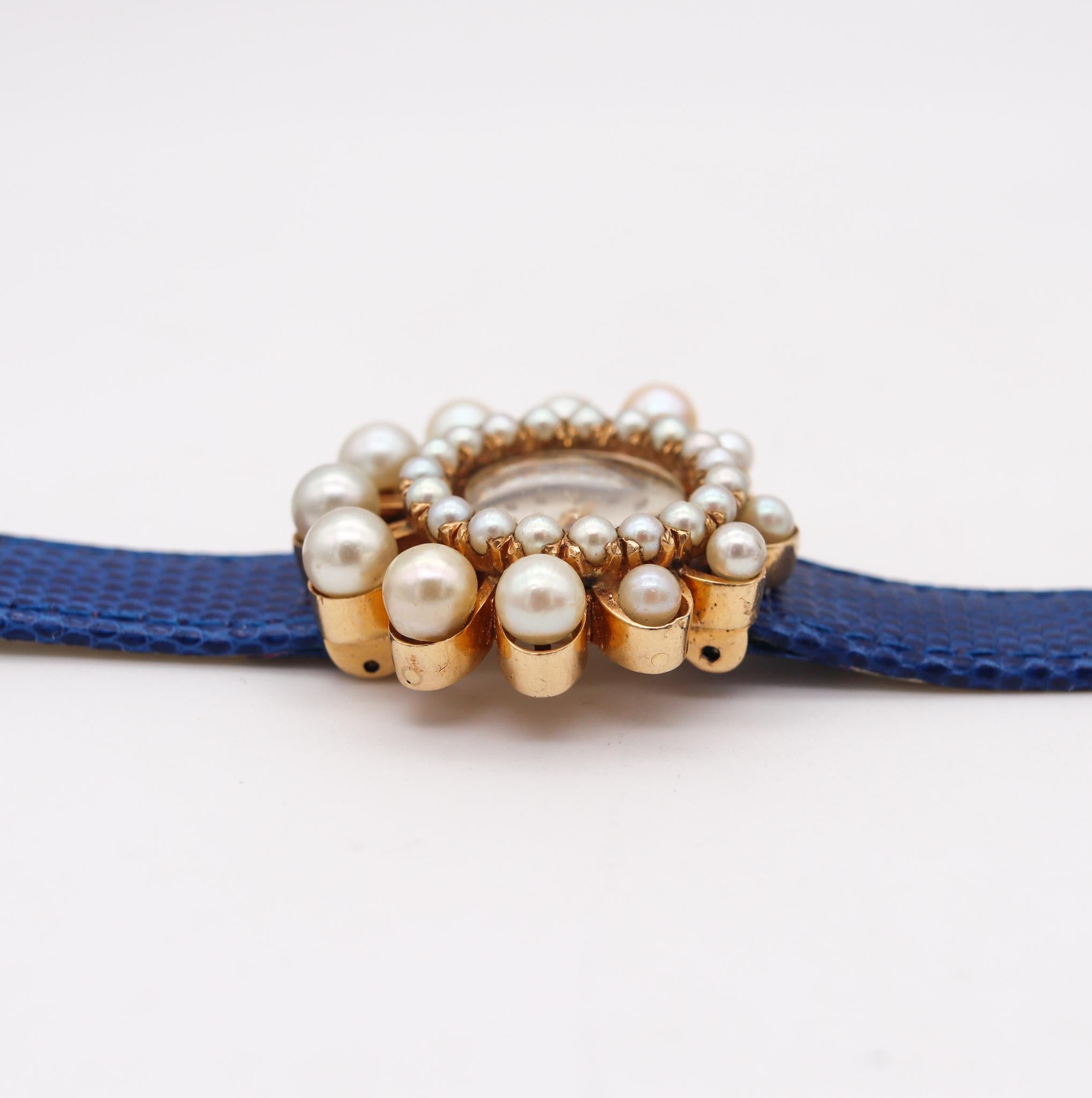 Taille ronde Montre-bracelet rétro Henso du milieu du siècle en or 14 carats avec perles graduées en vente
