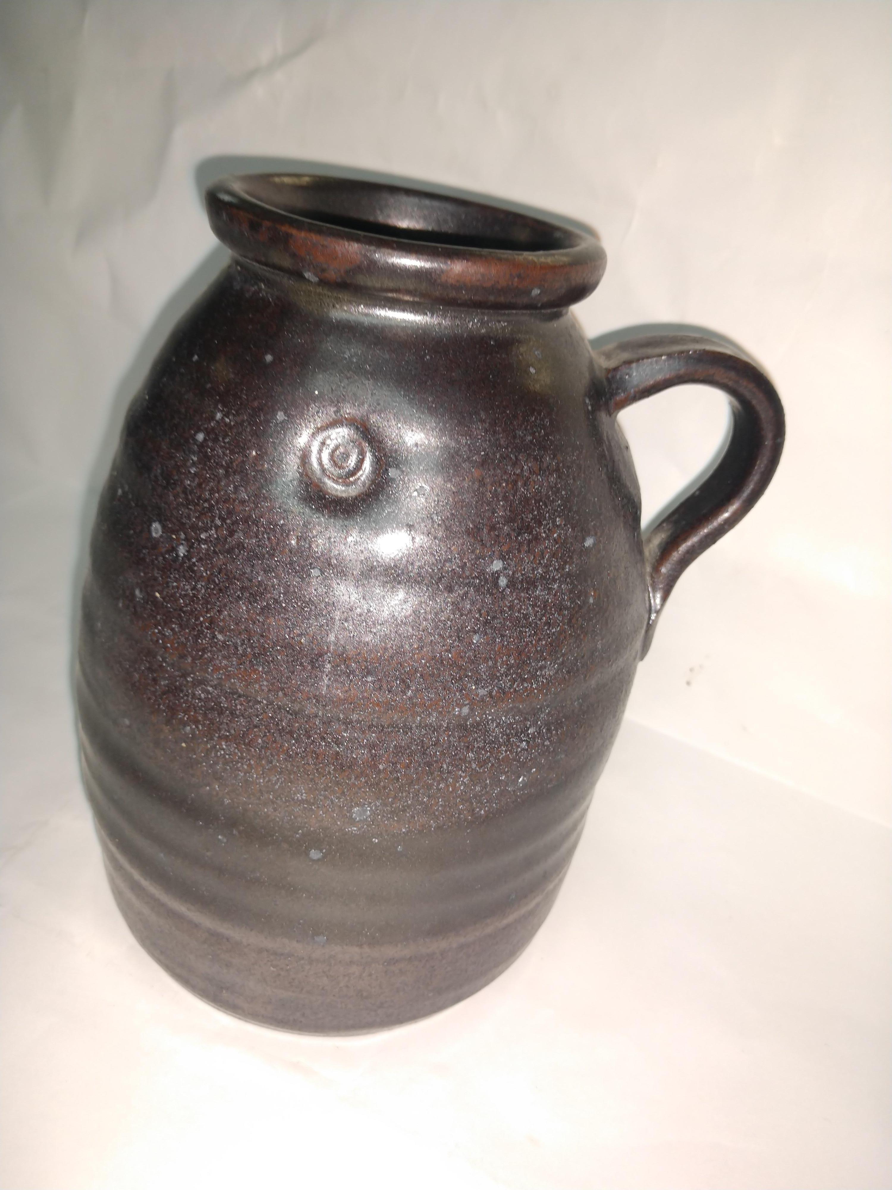 Mid Century Herbert Sargent Brown Glasur Vase Krug (Handgefertigt) im Angebot