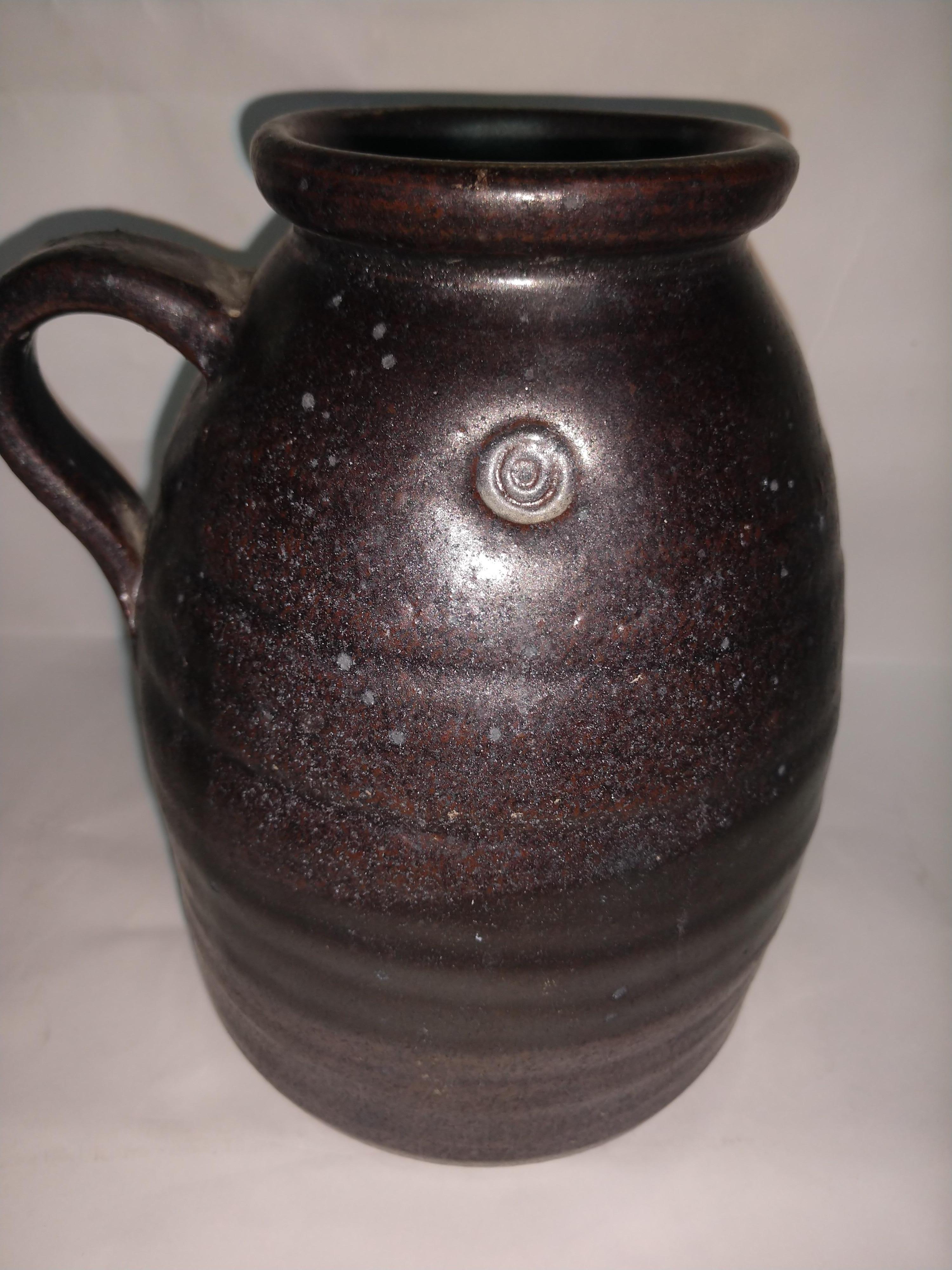 Argile Vase Jug Herbert Sargent à glaçure Brown, milieu de siècle en vente