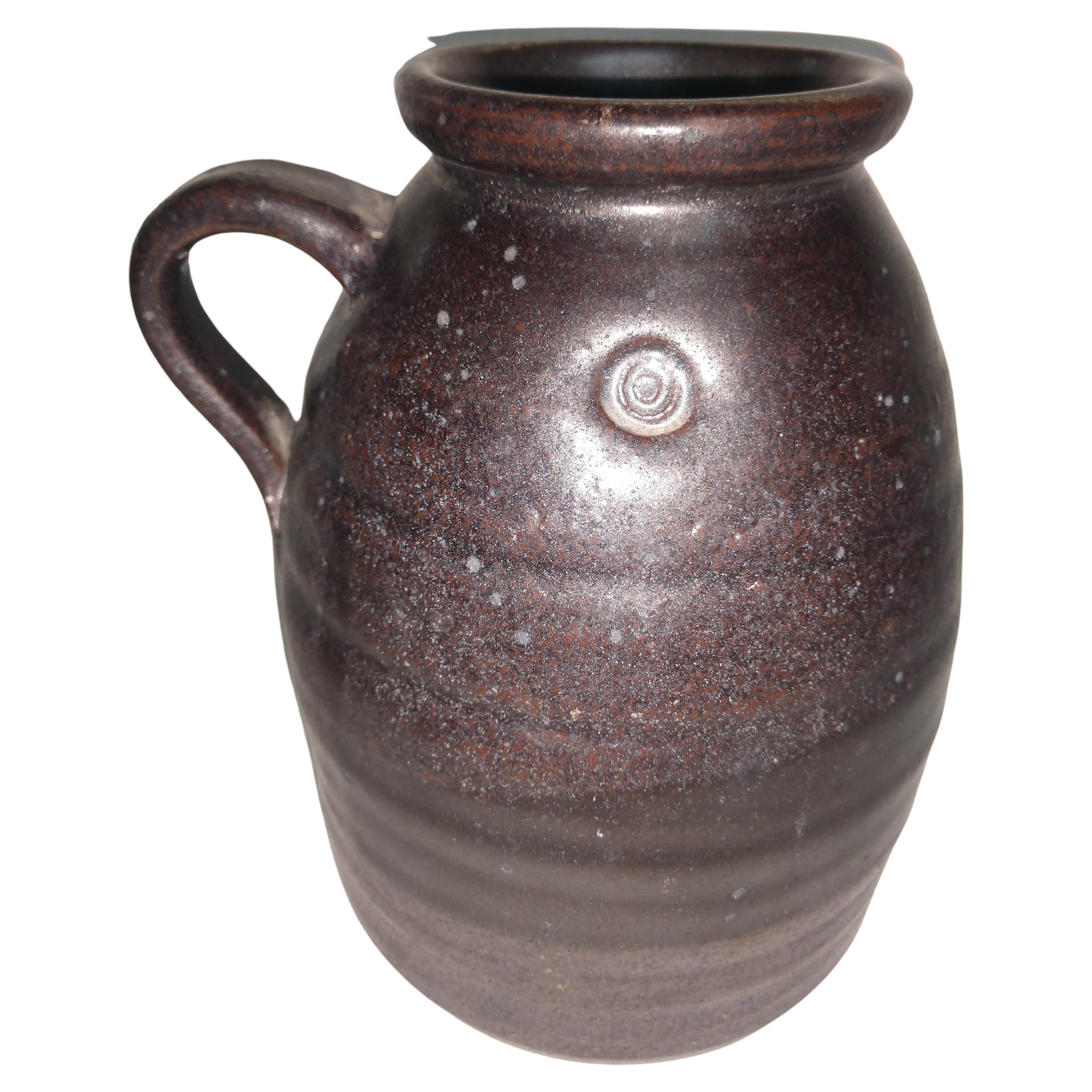 Jarrón de esmalte marrón de mediados de siglo Herbert Sargent en venta