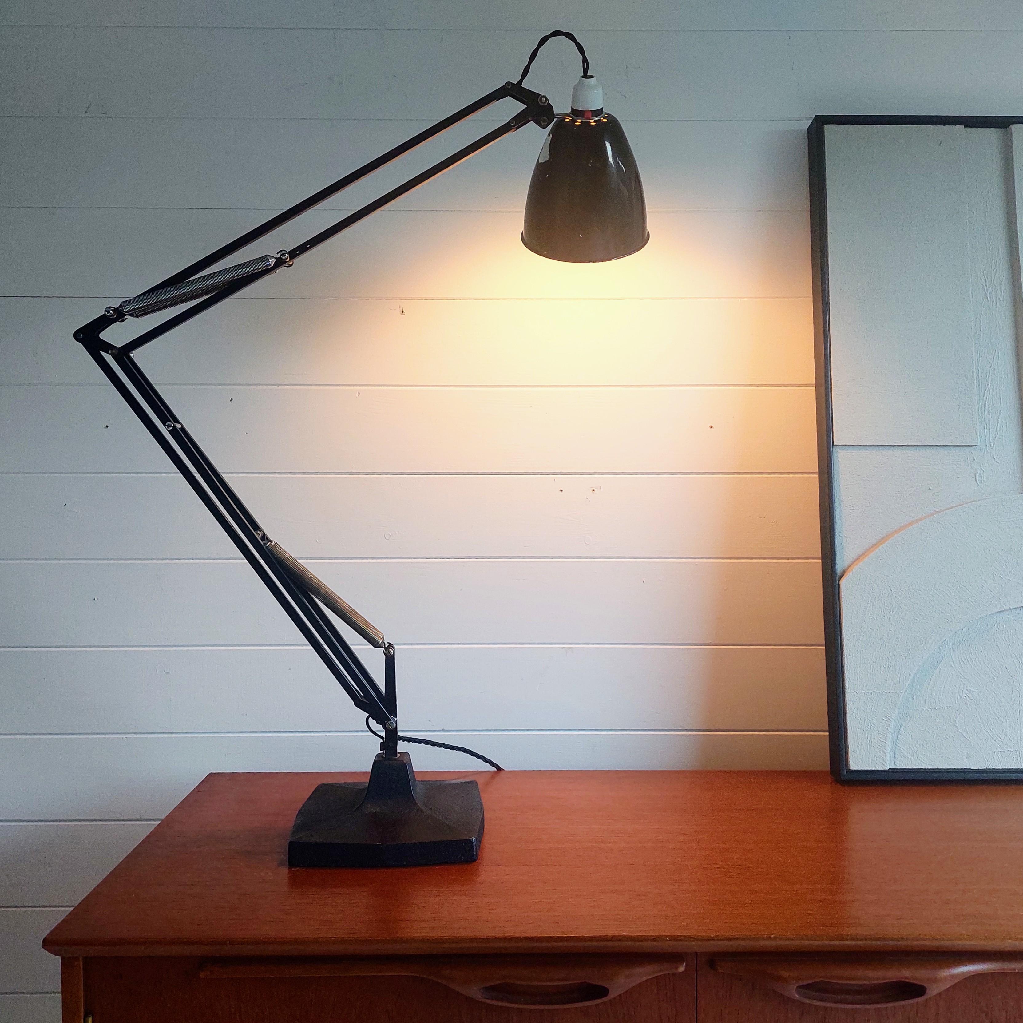 Mid Century Herbert Terry & Sons  Anglepoise 1209 Table Lamp Desk Lamp , 40s In Good Condition For Sale In Leamington Spa, GB