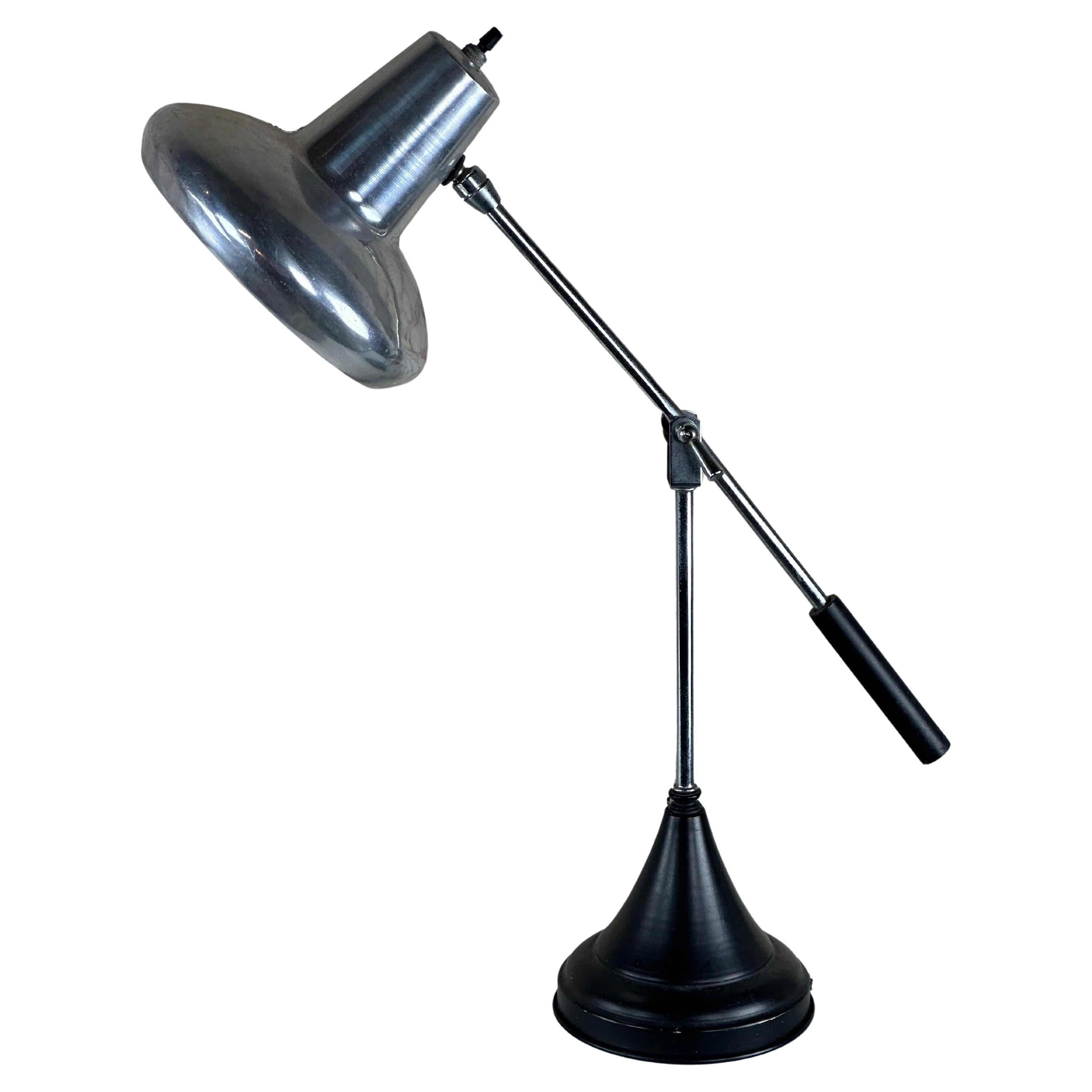 Lampadaire du milieu du siècle en métal émaillé noir et chrome Herda