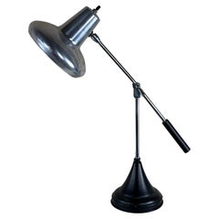 Lampadaire du milieu du siècle en métal émaillé noir et chrome Herda
