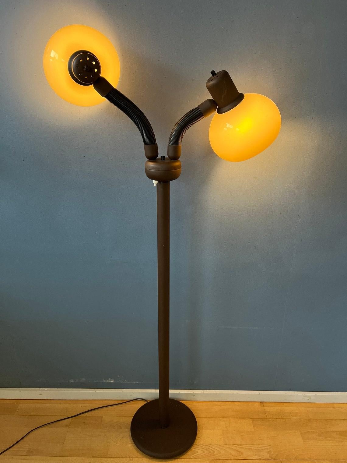 A classic Herda mushroom floorlamp in great condition. The mushroom shades with their tweakable arms can be turned in any direction desirable. The lamp requires two E27 bulbs and currently has an EU-plug.

Additional information:
Materials: Metal,