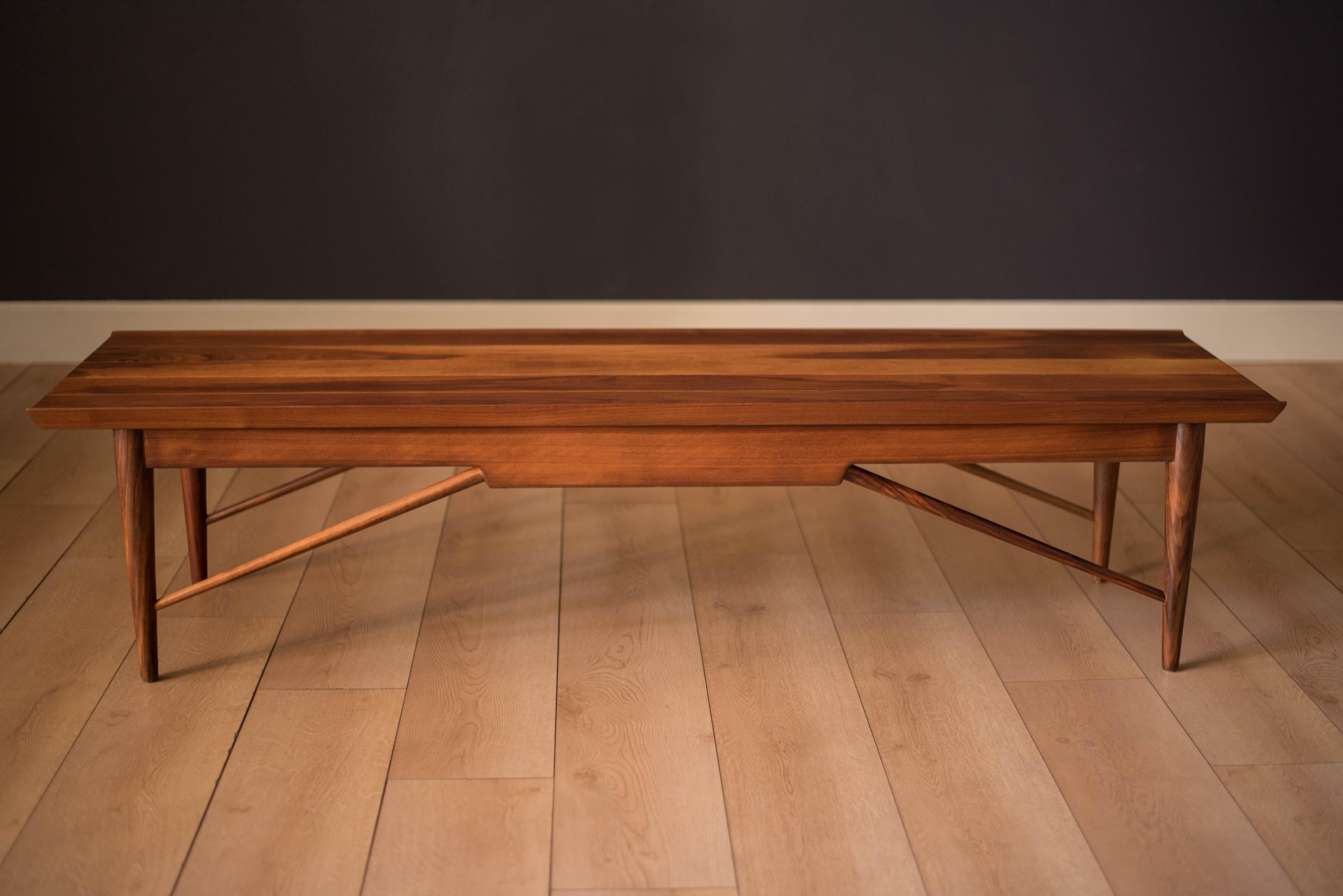 Mid Century Heritage Henredon Solid Walnut Coffee Table In Good Condition In San Jose, CA