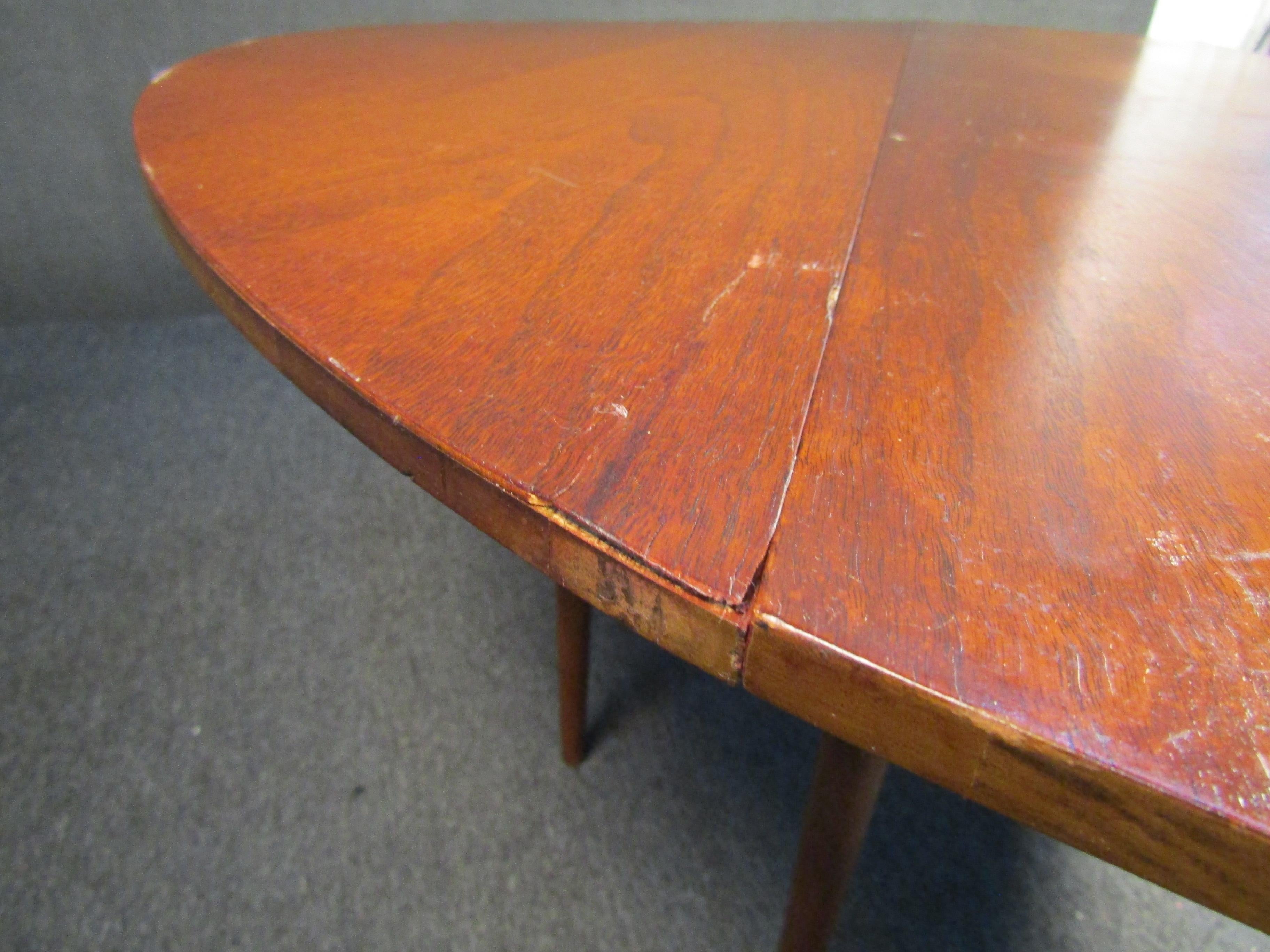 Mid-Century Heritage-Henredon Walnut Drop Leaf Dining Table For Sale 5