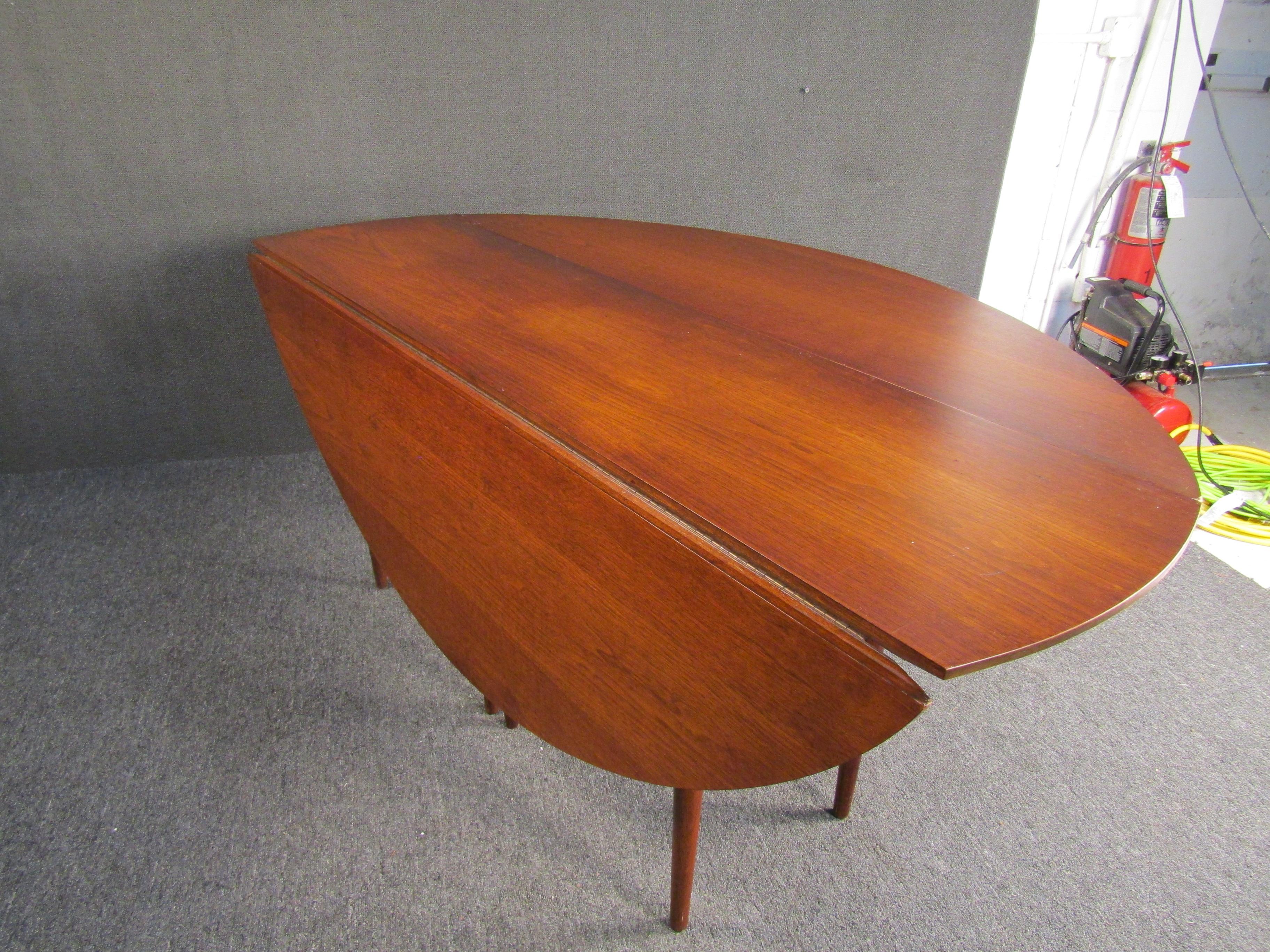 Wood Mid-Century Heritage-Henredon Walnut Drop Leaf Dining Table For Sale