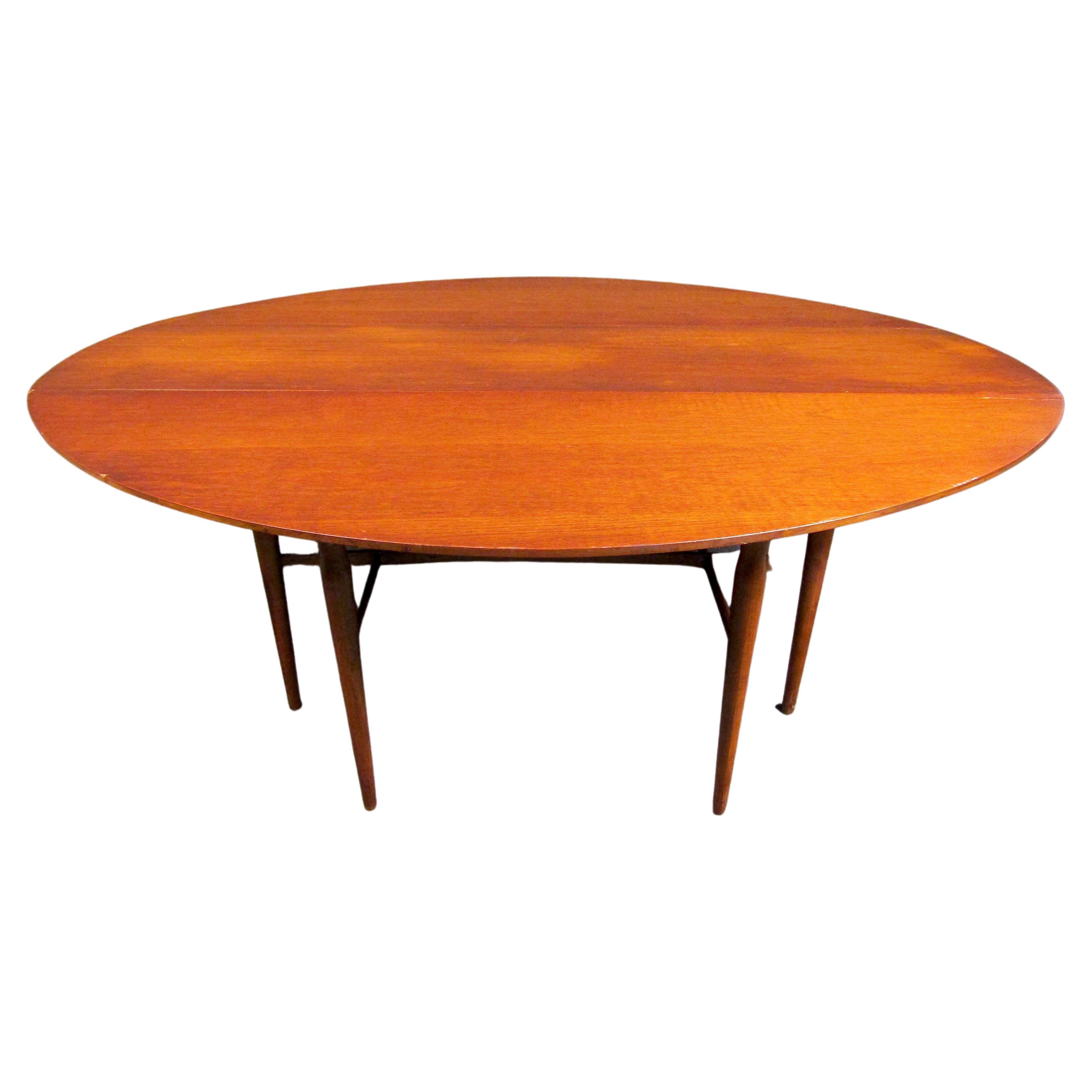 Mid-Century Heritage-Henredon Walnut Drop Leaf Dining Table For Sale